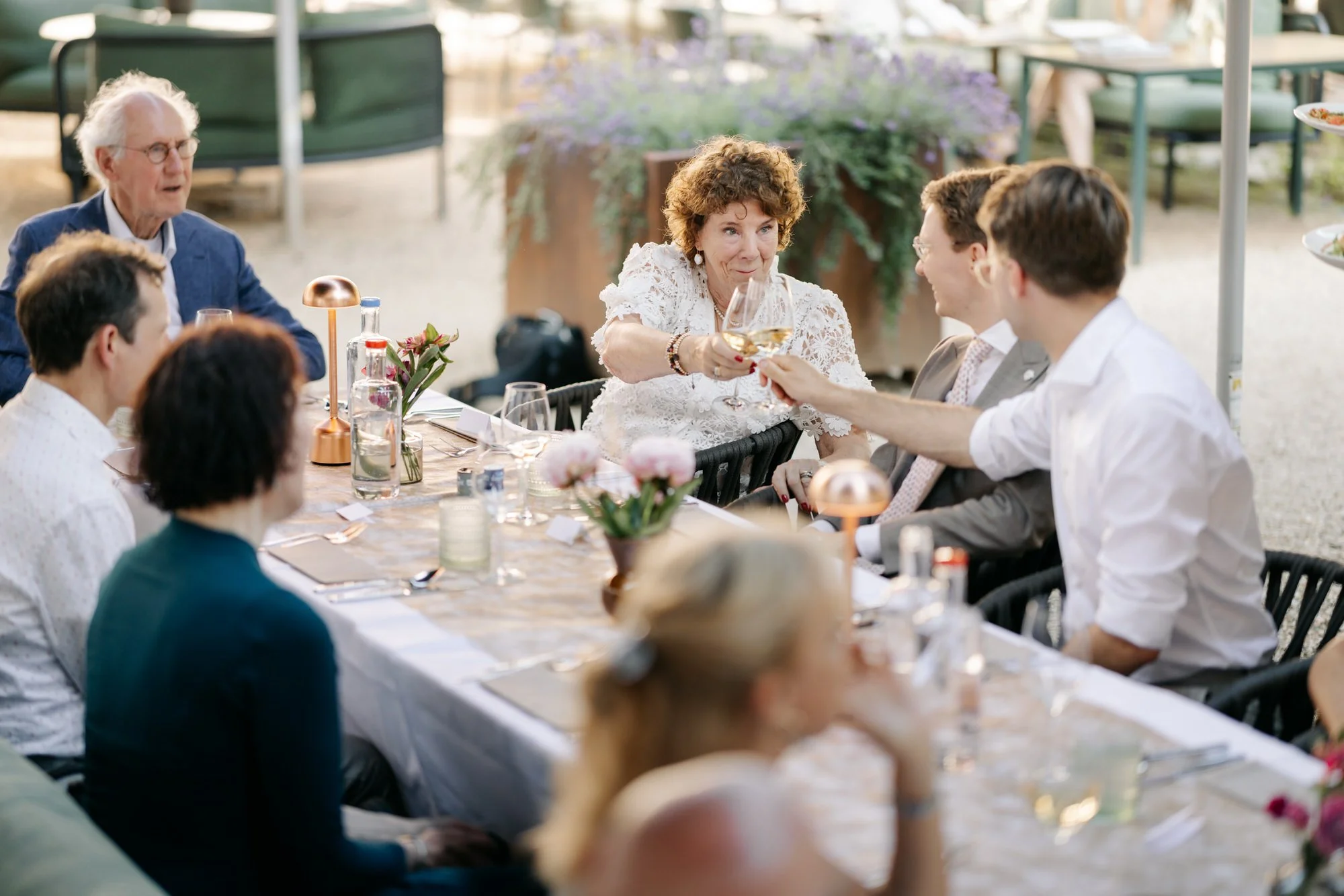  proost moment tijdens het diner 