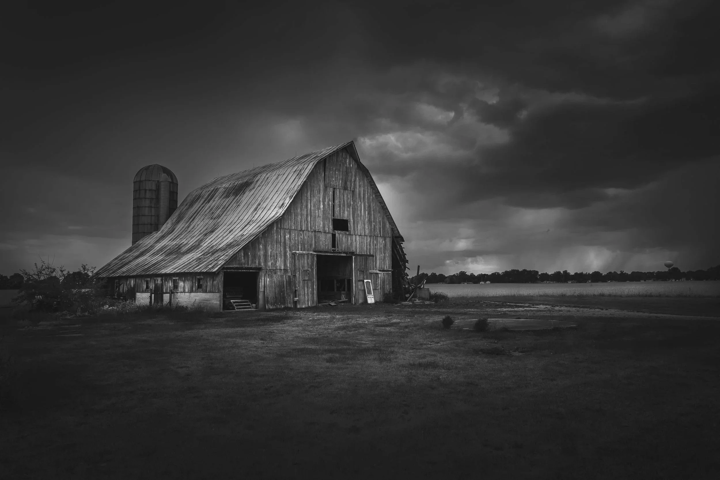 barn+b+and+w+copy.jpg