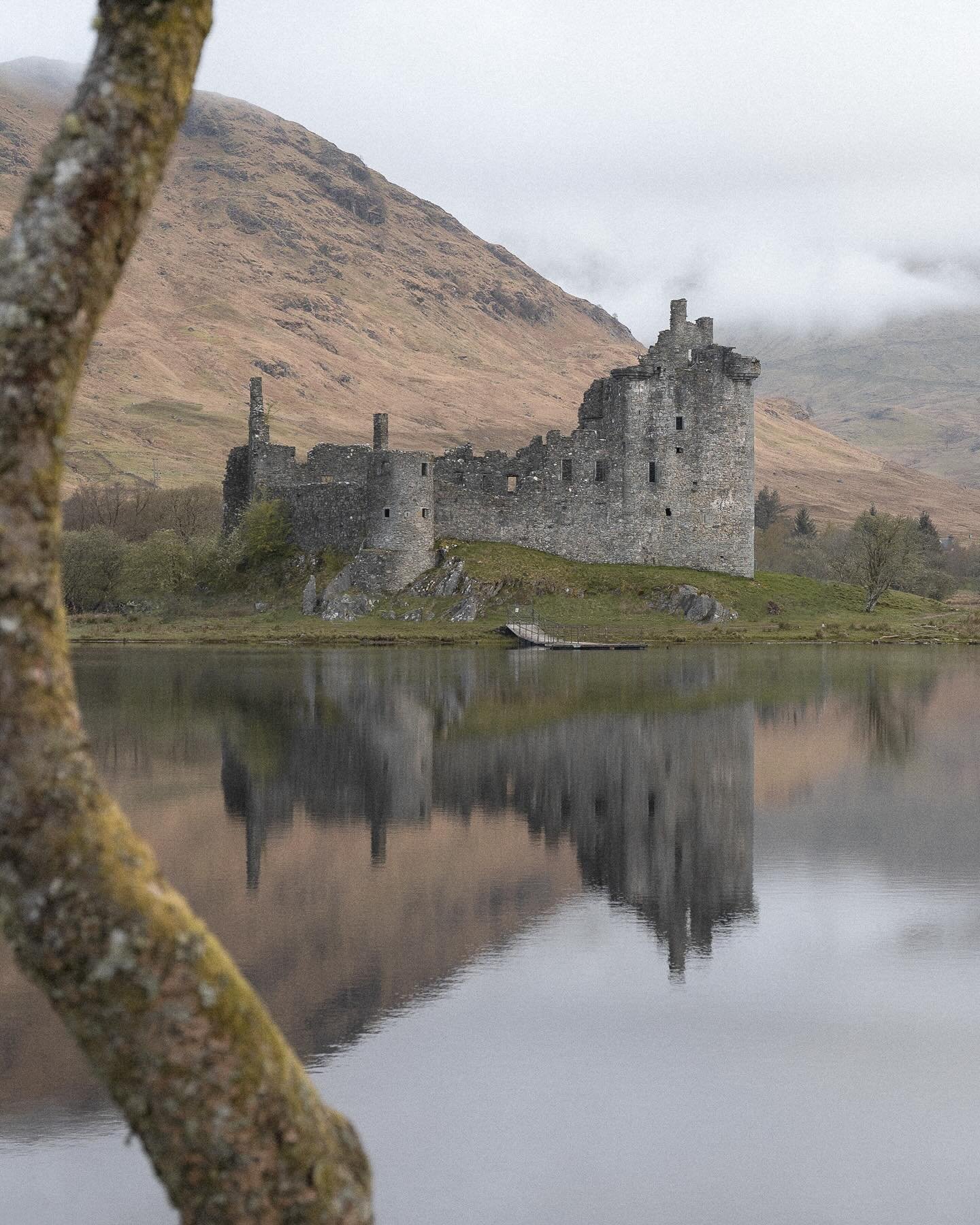 Calm morning at Kilchurn Castle

👉SAVE👈 this castle to your list if you you&rsquo;re planning a trip to Scotland.

Kilchurn Castle sits on the banks of Loch Awe. The views are absolutely breathtaking. It&rsquo;s like stepping into a fairy tale! The