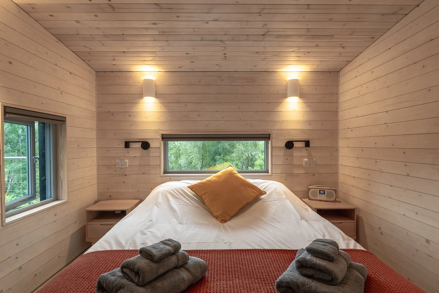 cosy cabin bedroom .jpg