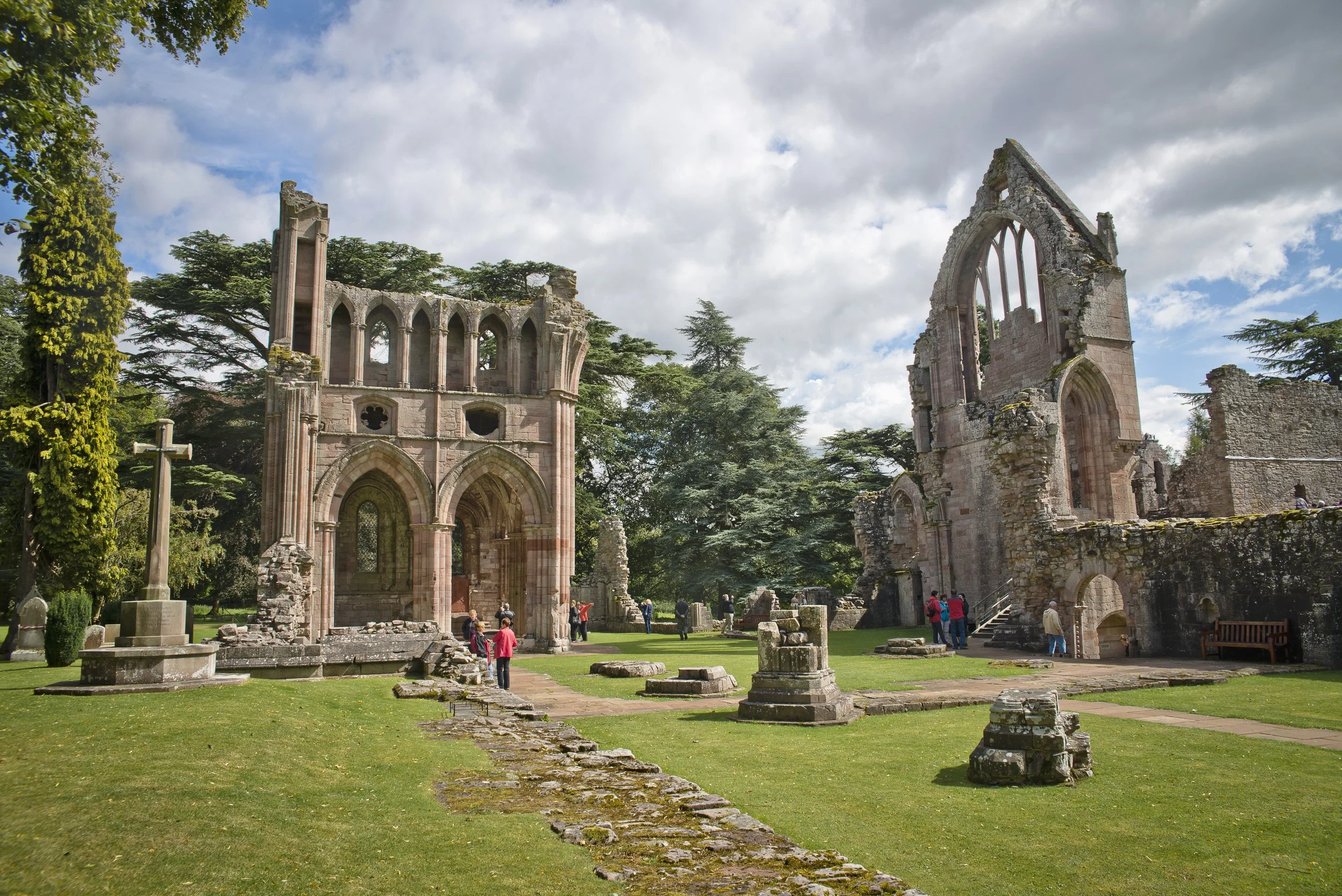 Dryburgh Abbey.jpg