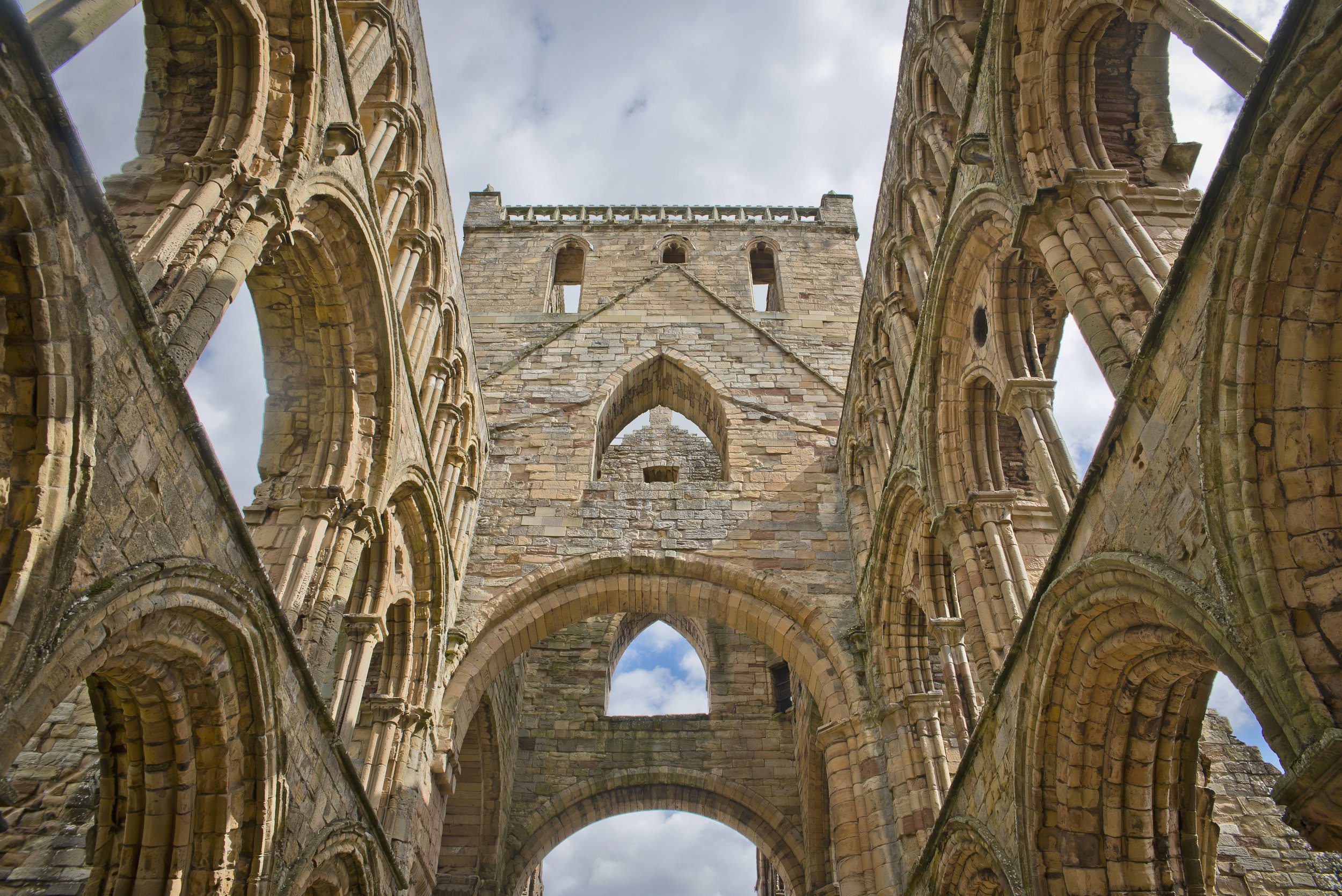 Jedburgh Abbey (1).jpg