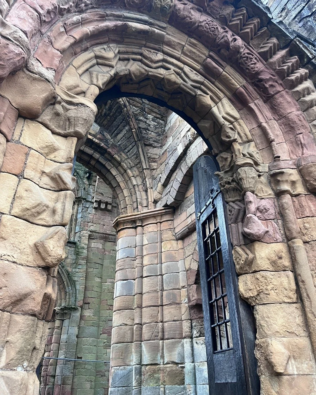 The blending of Gothic and Romanesque at imposing Jedburgh makes a fine final stop on the Border Abbeys Guided Tour.  The Abbey church tells a story of Royal patronage, turbulent times and centuries as a symbol of this proud town.

------------------