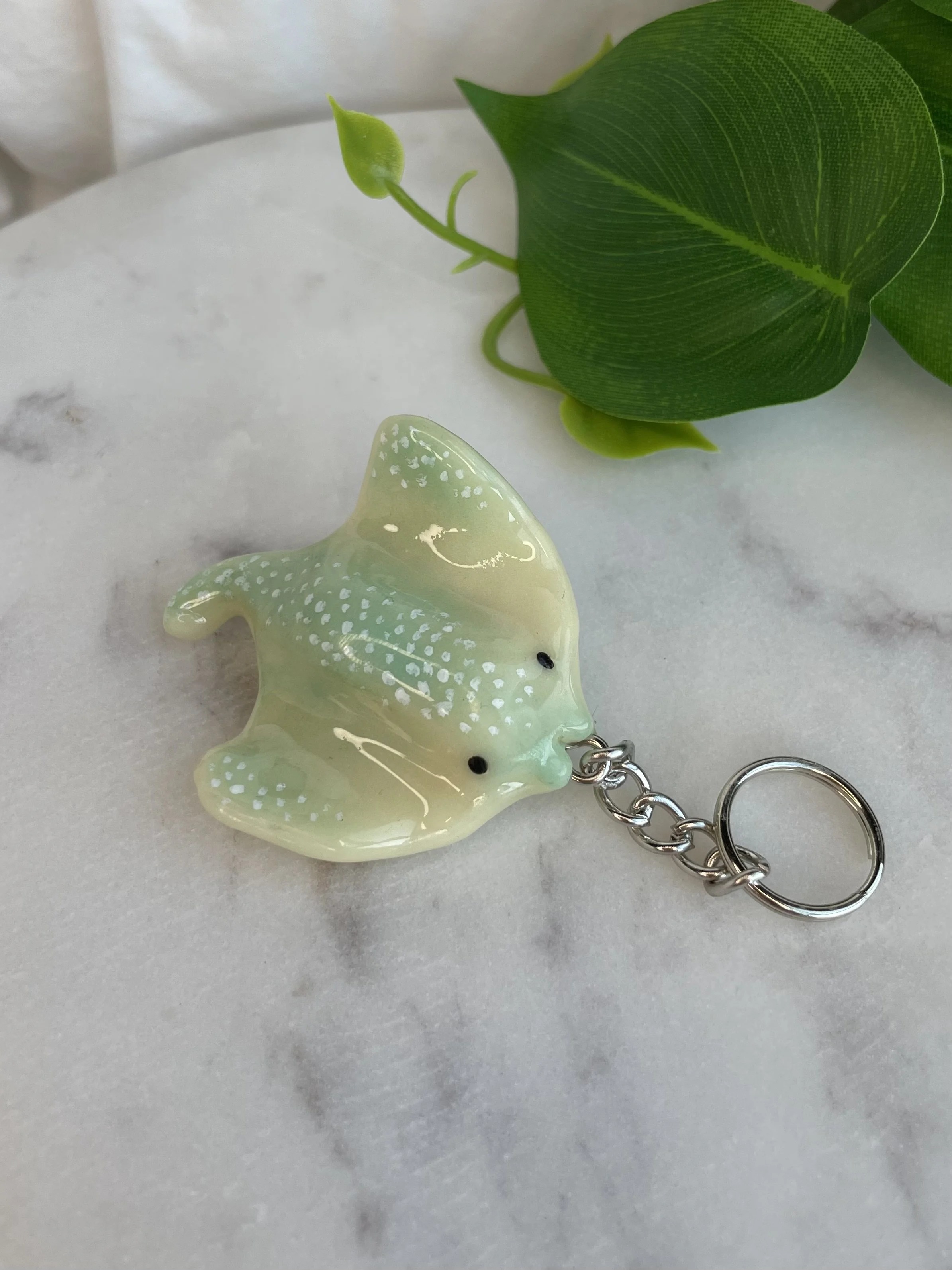 Glow in the Dark Ray - Keychain