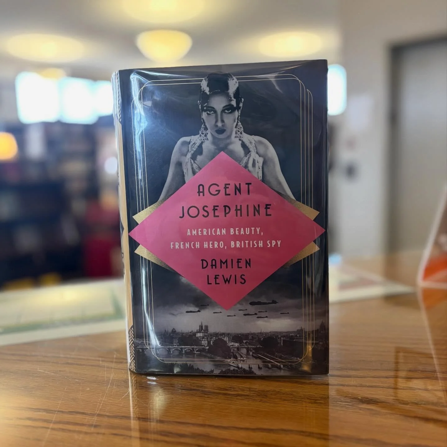 ~Wonder Wednesday~

Do you ever wonder if the only spies were James Bond-esque? 

Then you may have never heard of Josephine Baker!

&bull;During WWII, not only was Baker a spy, but she also performed shows to boost troop morale.
&bull;She earned her