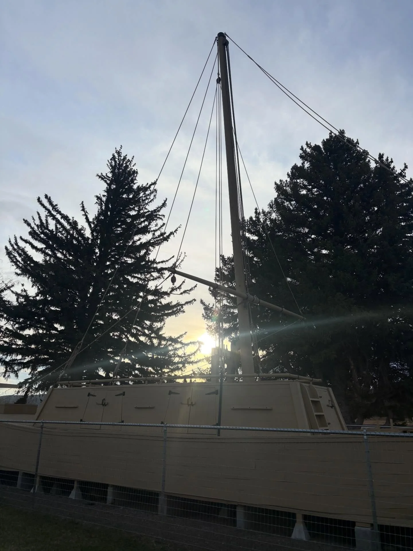 River traveler
Sunrise over the Mandan
History hangs on

#nationalpoetrymonth #haiku #haikuaday #fortbentonlibrary #fortbentonmontana