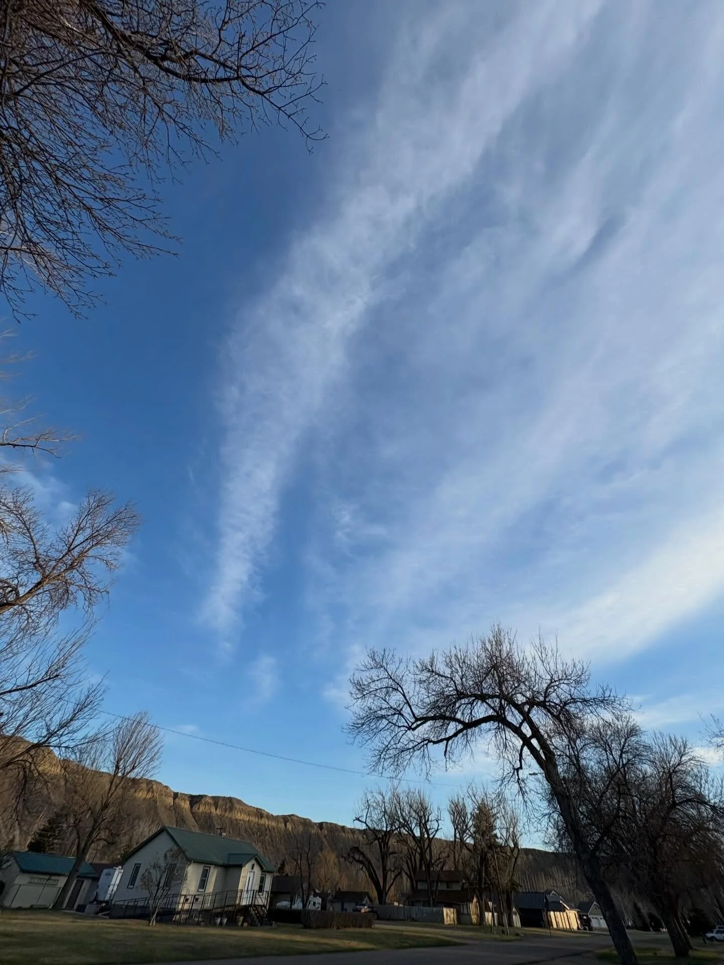 It&rsquo;s 406 Day
Big blue skies white streaky clouds
There&rsquo;s no place like home

#nationalpoetrymonth #haiku #haikuaday #fortbentonlibrary #fortbentonmontana