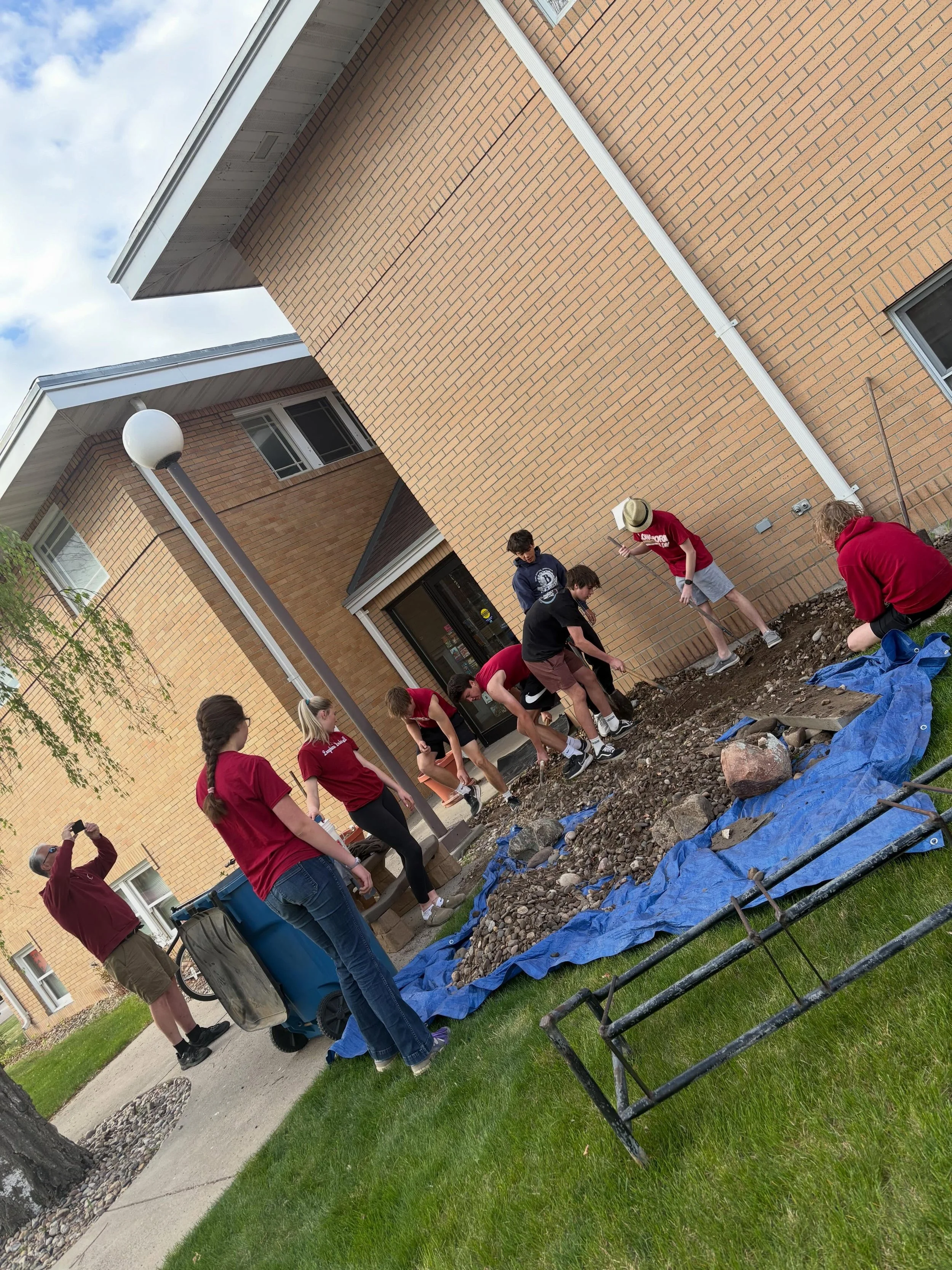~Fort Benton Friday~

Longhorns beautifying Fort Benton on Longhorn Day 2026. Thank you for helping to make our town a better place!

#fortbentonfriday #fortbentonlibrary #fortbentonschools #longhornlegacy #fortbentonmontana