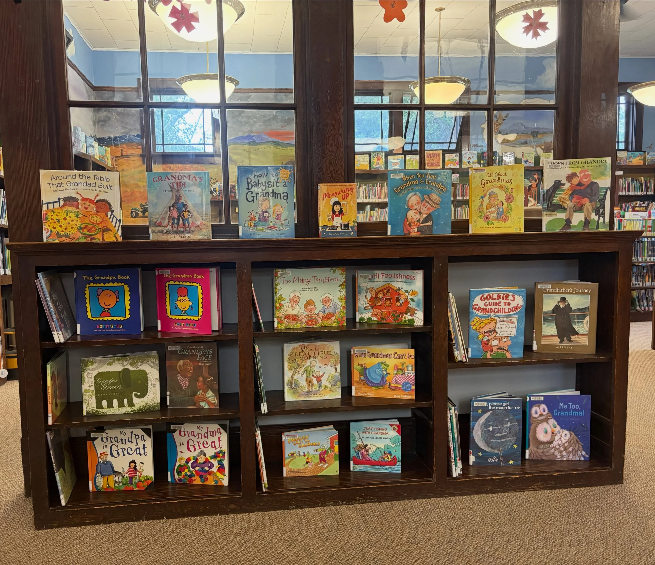 ~Wonder Wednesday~

Do you wonder if the #fortbentonlibrary has any books about grandparents? Stop by and #checkout the selection to read with your grands on Sunday, September 13th - Grandparents Day!

If your grands aren&rsquo;t local, consider havi