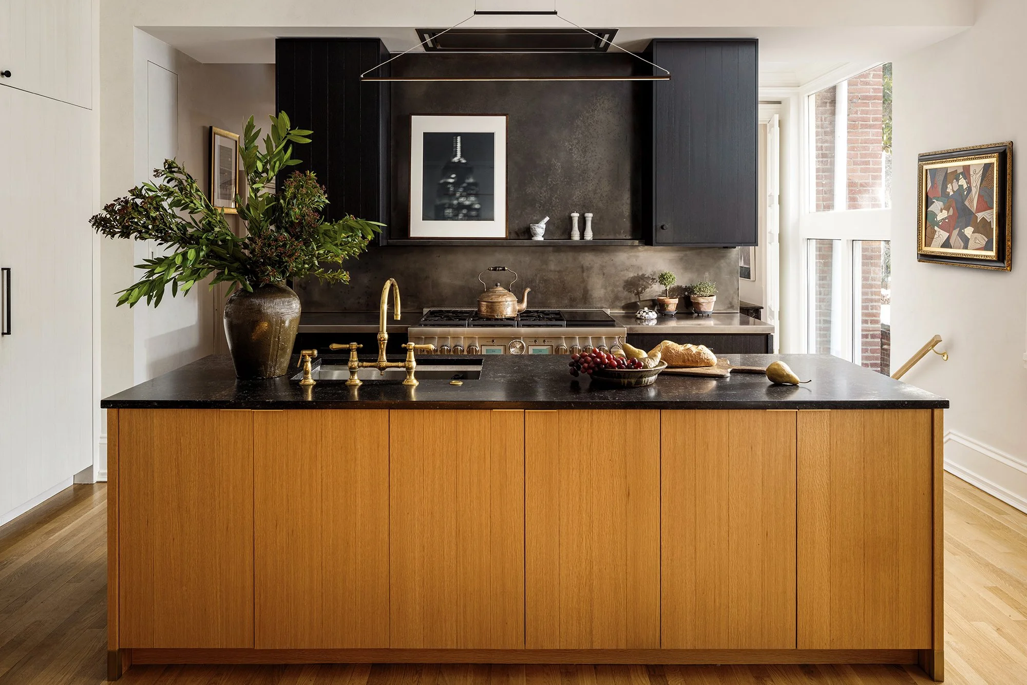 Stunning kitchen captured for @pinehurstdesignbuild./ Styling by @limonatacreative.
.
.
.
#interiors #interiorsphotographer #architecturalphotographer #designbuild #interiordesigner #dcdesigner #dcphotographer #nyphotographer #kitchendesign #renovati