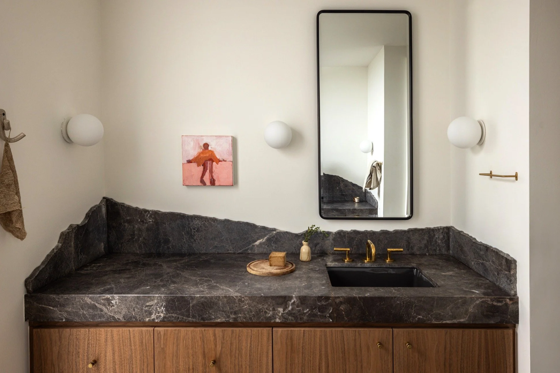 Obsessed with the countertops in this primary bath captured for @fowlkesstudio and @added_dimensions 
.
as seen in @dwellmagazine 
.
.
#interior #interiorphotographer #interiordesigner #architecturalphotographer #dcdesigner #designbuild #architect #a
