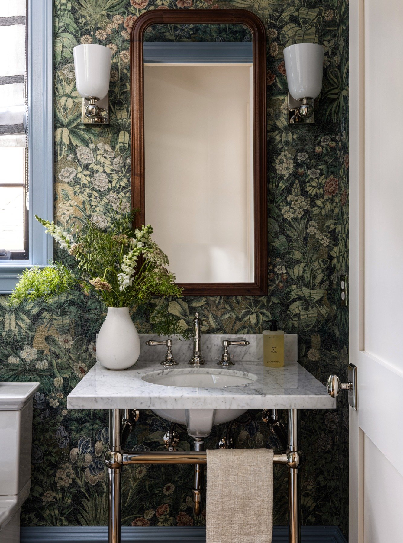 Pretty little powder. Captured for @loialhome , @brusharborhomes and @jacobeenarchitecture . Stlyed by @boxwoodhomestaging . As seen in @modernhomebuildersmagazine.
.
.
#interiors #interiorsphotographer #architecturalphotographer #interiordesign #int