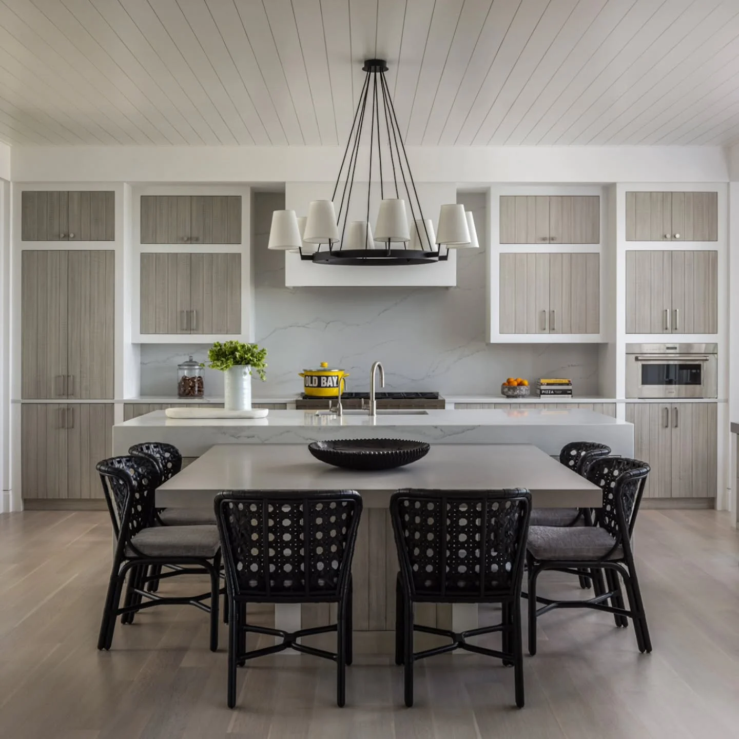 Stunning waterfront home captured for @jodimacklininteriordesign, featured in @homeanddesigndc Chesapeake Views Fall 2025.
.
.
#interior #interiordesigner #interiorsphotographer ##architecturalphotographer #editorialphotography #dcphotographer #nypho