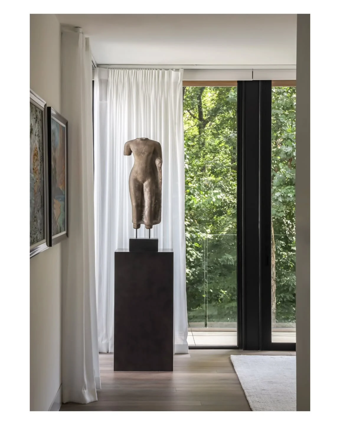 Making a statement.  Captured for @nouveaudesignhouse . Styling by @kristihunter.
.
.
#interiors #interiorsphotographer #architecturalphotographer #interiordesigner #photographer #photoshoot #dcphotographer #nyphotographer #chicagodesigner #primarysu