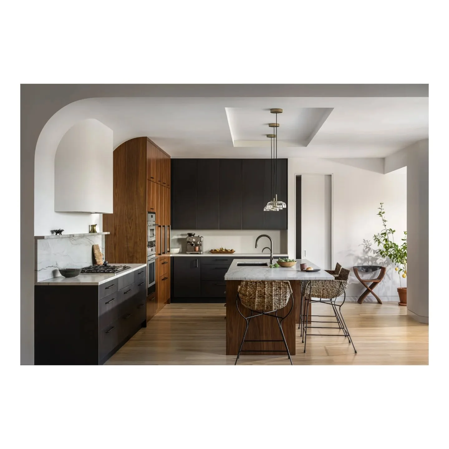 Love all the layers and forms to this penthouse kitchen captured for @colleenhealey_architecture. What's your favorite element here?
.
.
.#interiorsphotographer #architecturalphotographer #dcphotographer #architect #kitchen