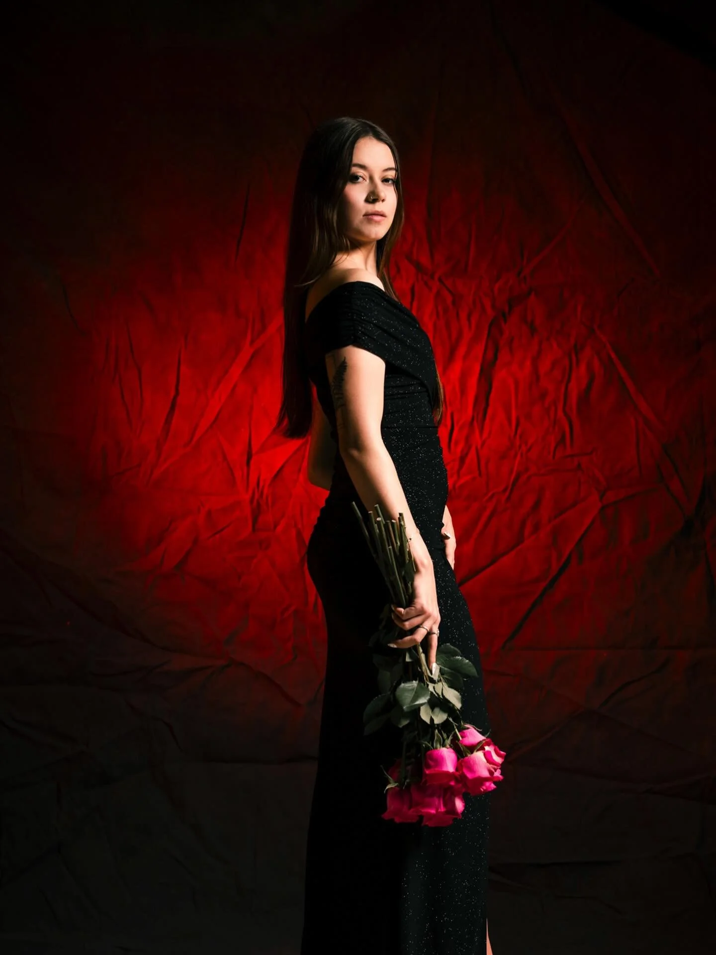 Need new Tinder profile pics? She doesn&rsquo;t, but you do. Hit me up.