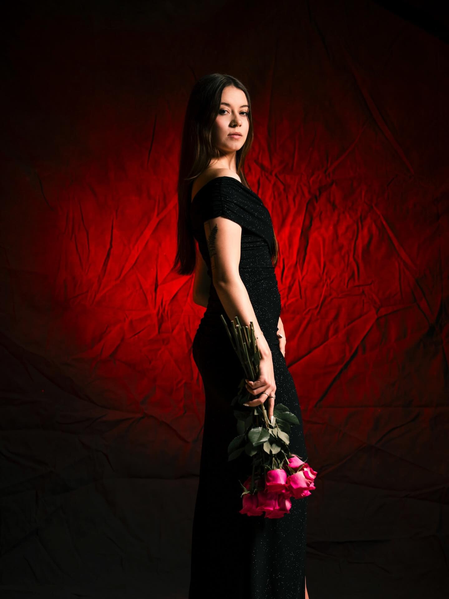 Need new Tinder profile pics? She doesn&rsquo;t, but you do. Hit me up.