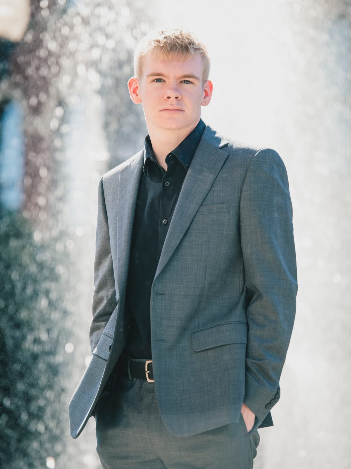 On this cold Senior Sunday, taking a look back to some warmer weather.

#senior #seniorsunday #seniorportraits #fashion #style #suit #male #malemodel