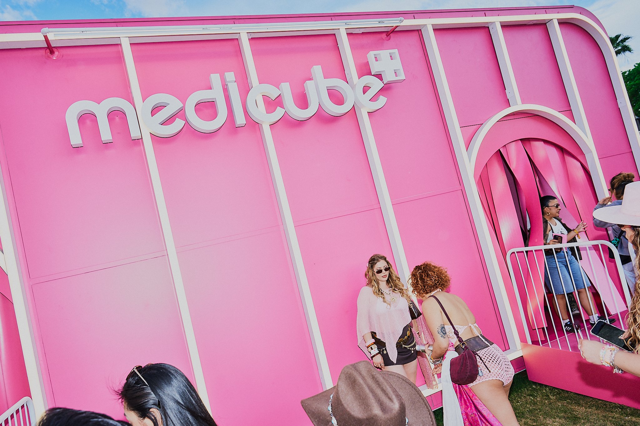 Medicube-CMGCoachella2026-wknd1-RSP-web-150dpi_DSC9651.jpg