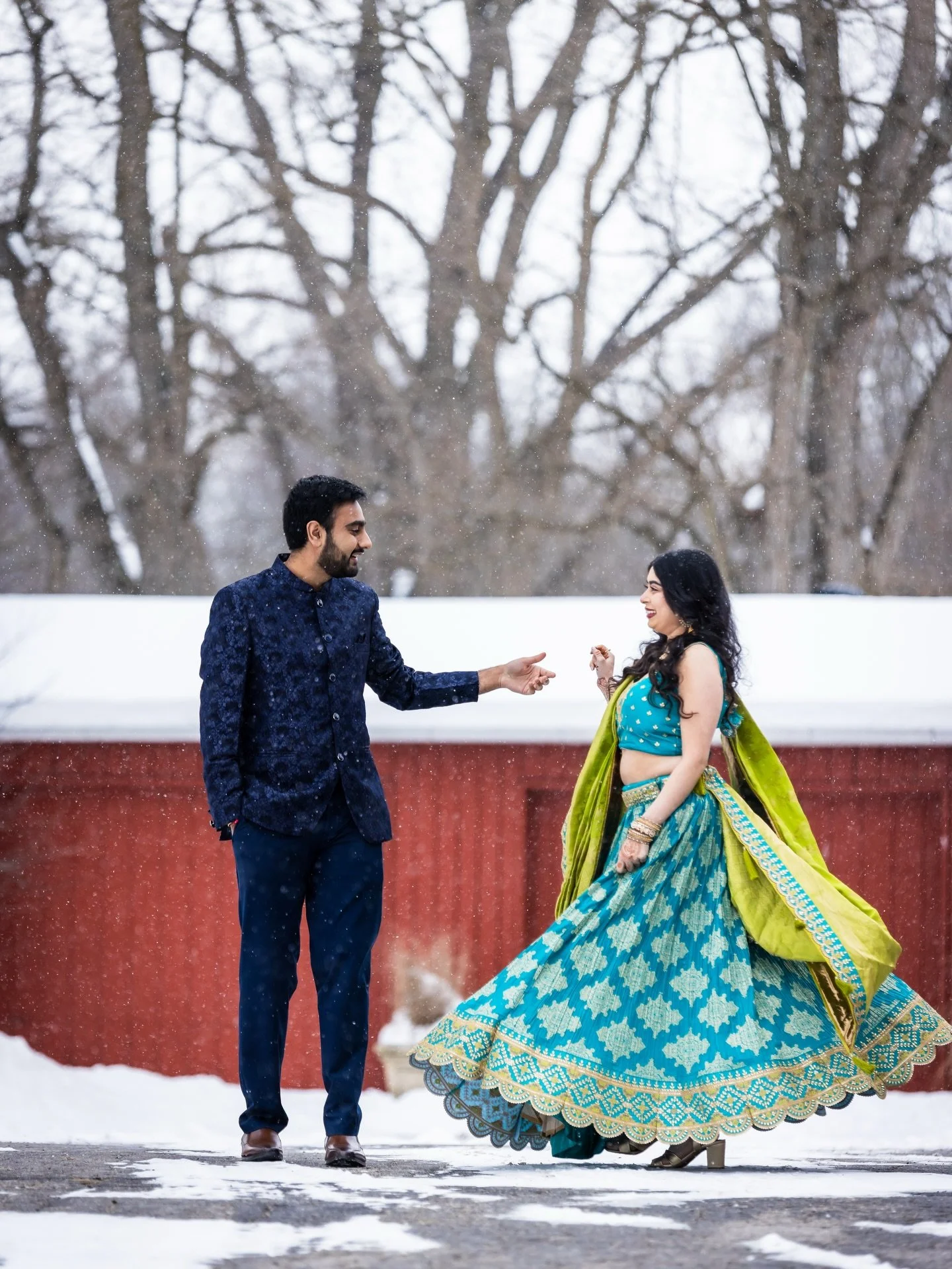 Ice in the air, fire in our hearts.

@rkadakia_99 
@moneilpatel 

#engament #engamentportraits #snowylovestory #minus20degrees #teamcanon 

@canonusa R5, 70-200 2.8