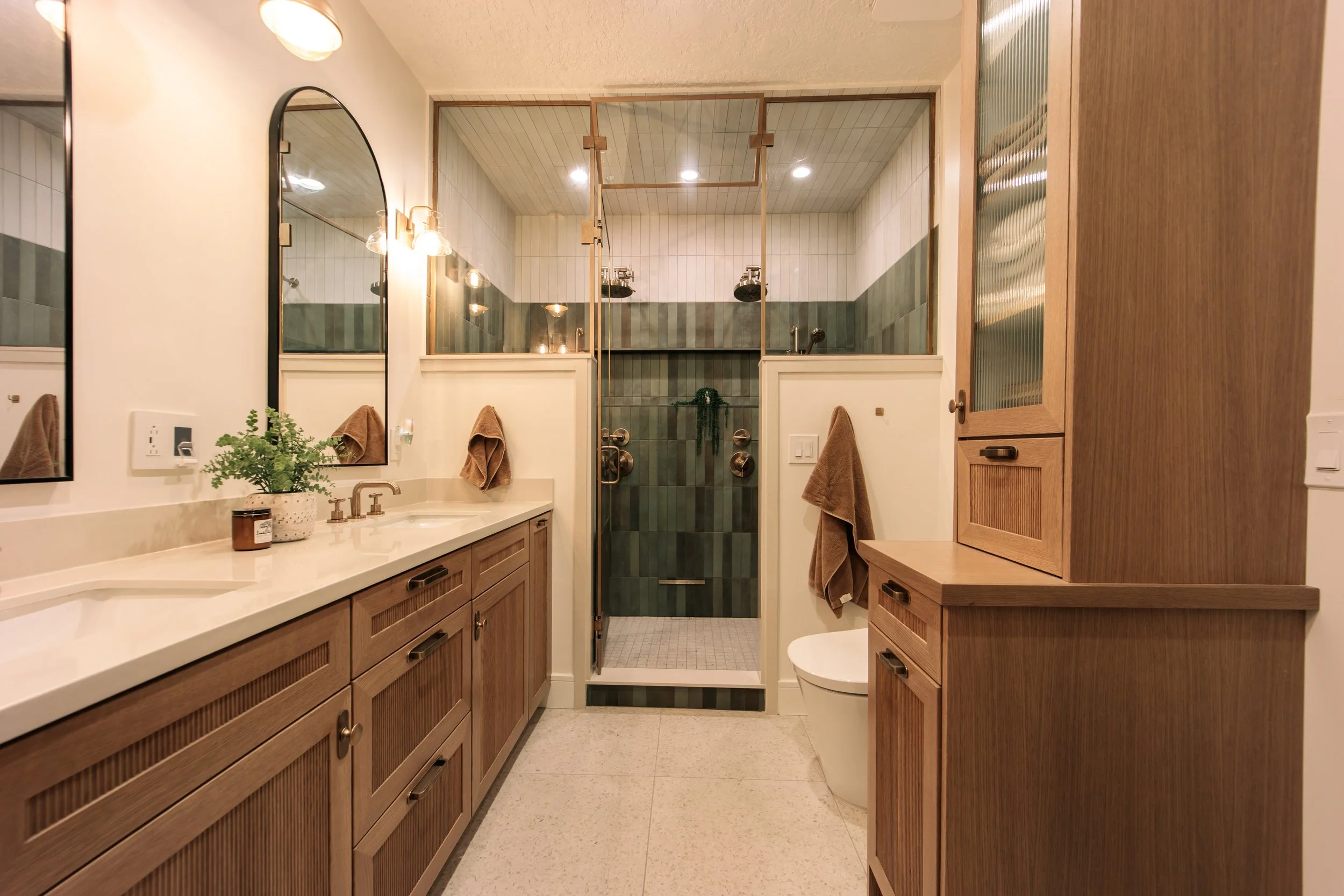 Rift Sawn Oak Primary Suite