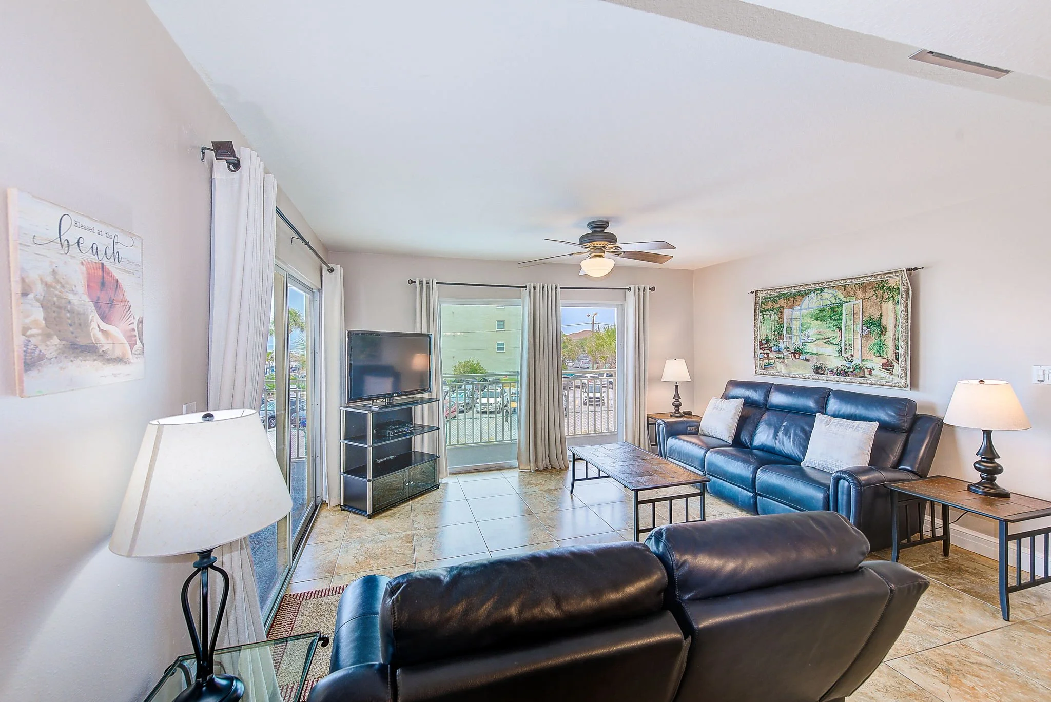 Livingroom with 2 recliners.jpg