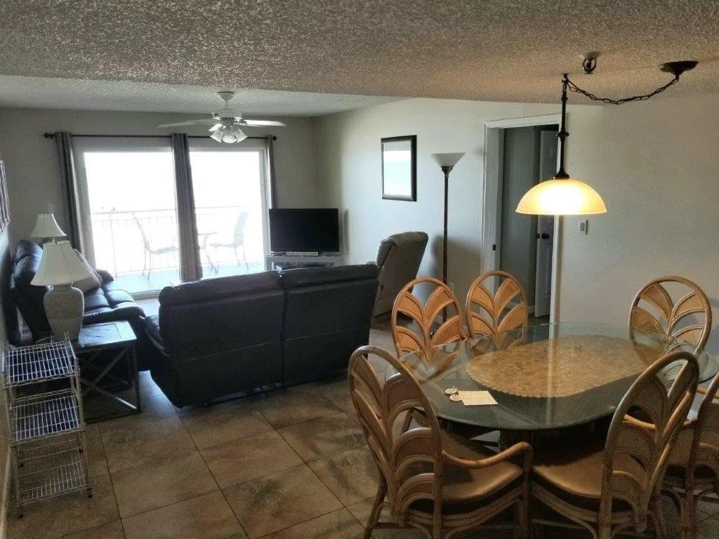 2C- Livingroom & Dining room.jpg