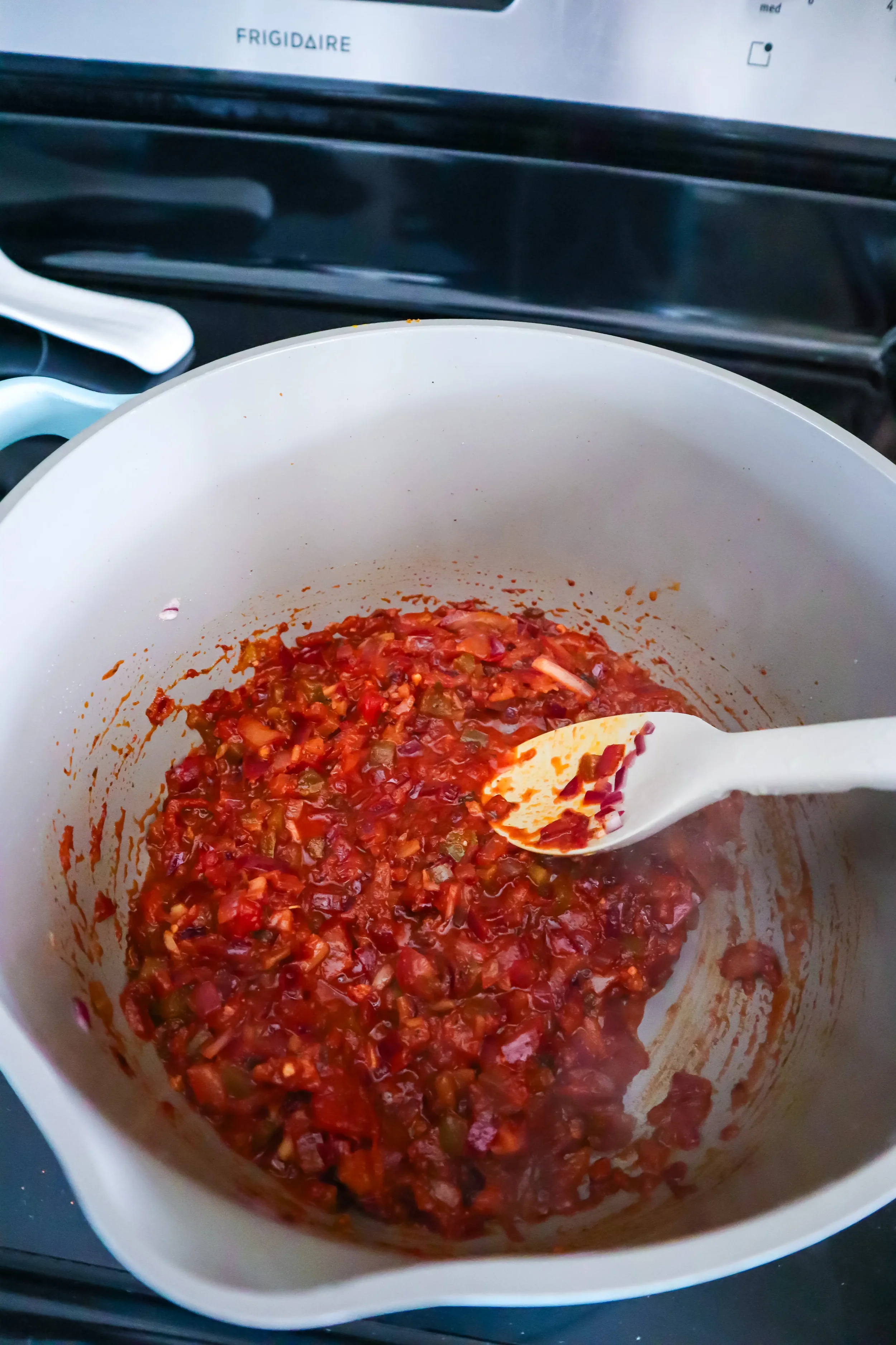 vegetarian chili, add base ingredients - Jazzleaf.webp