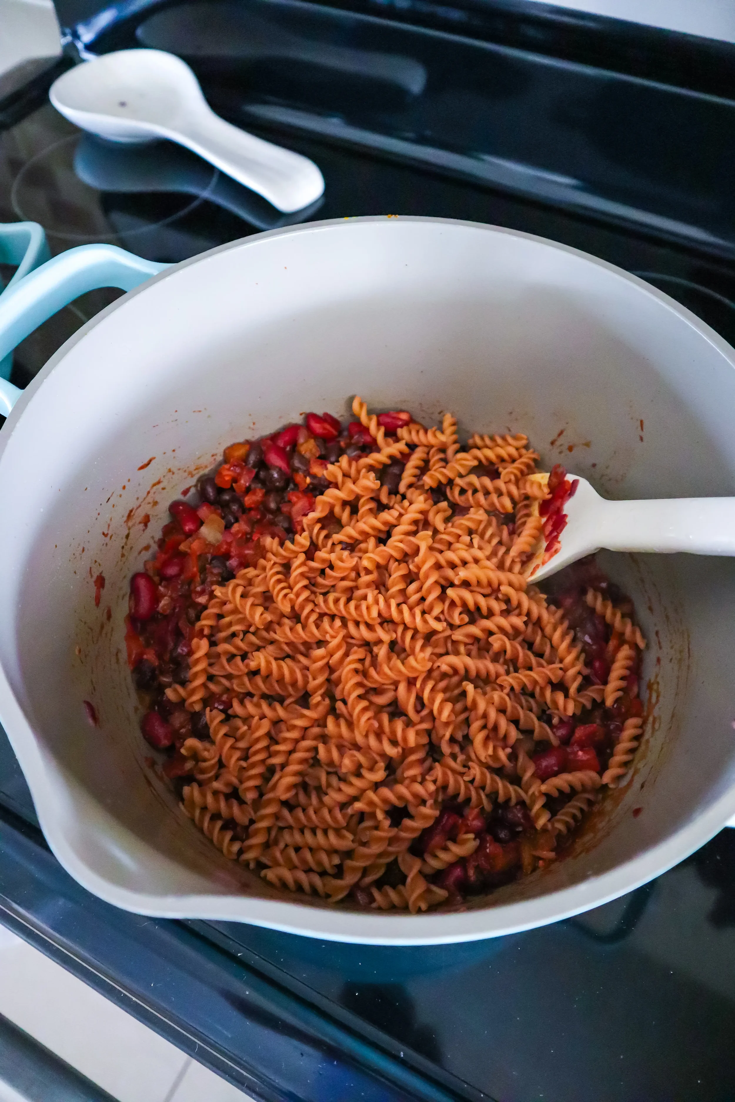 add pasta to vegetarian chili recipe - Jazzleaf (1).webp