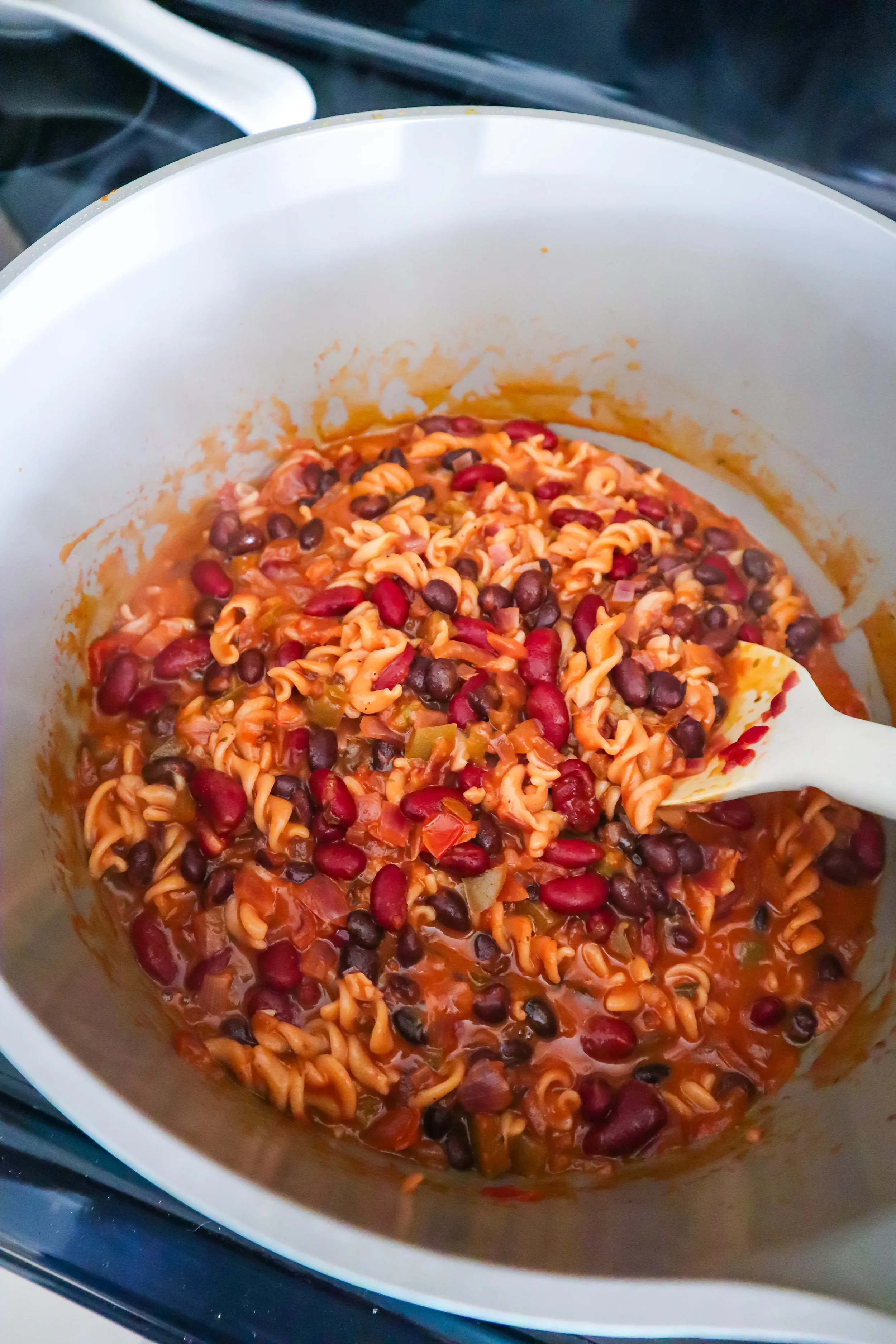 vegetarian chili cooked - jazzleaf.webp