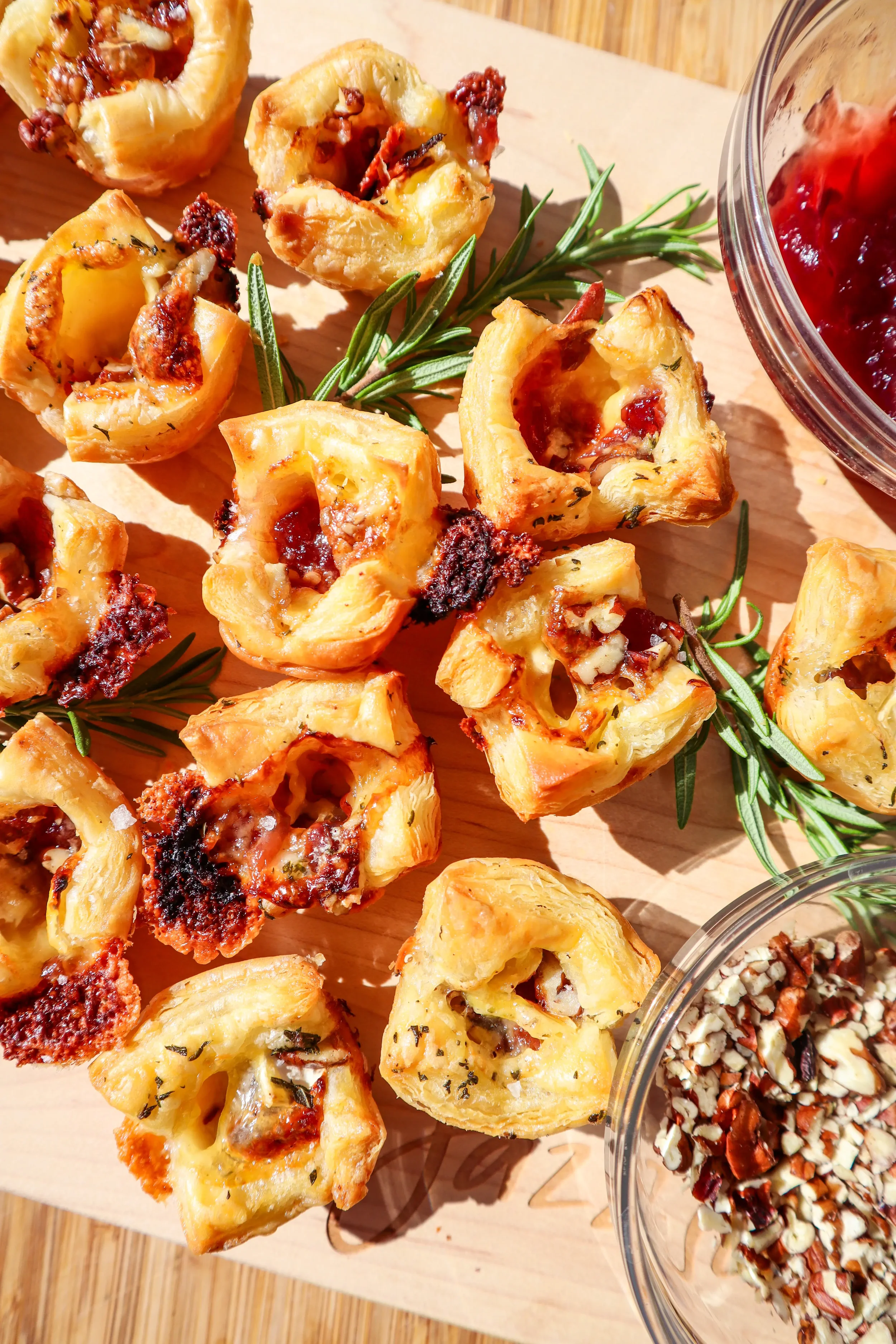 golden-puff-pastry-cranberry-brie-bites.webp