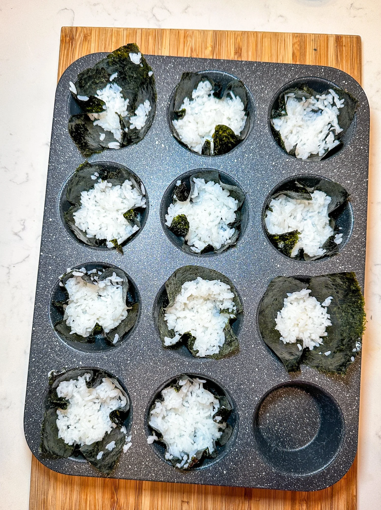 Baked Spicy Salmon Sushi Cups — Jazz Leaf