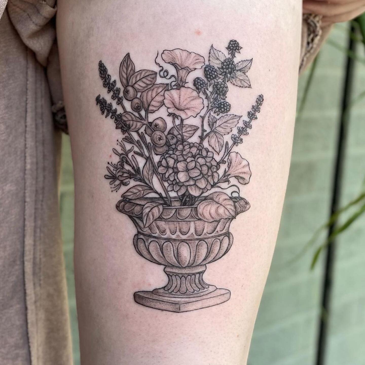 Gorgeous work by @marisagetattoo ❤️🤩❤️ They/he are currently booking for April and May. Slide into their arms to get on their schedule!