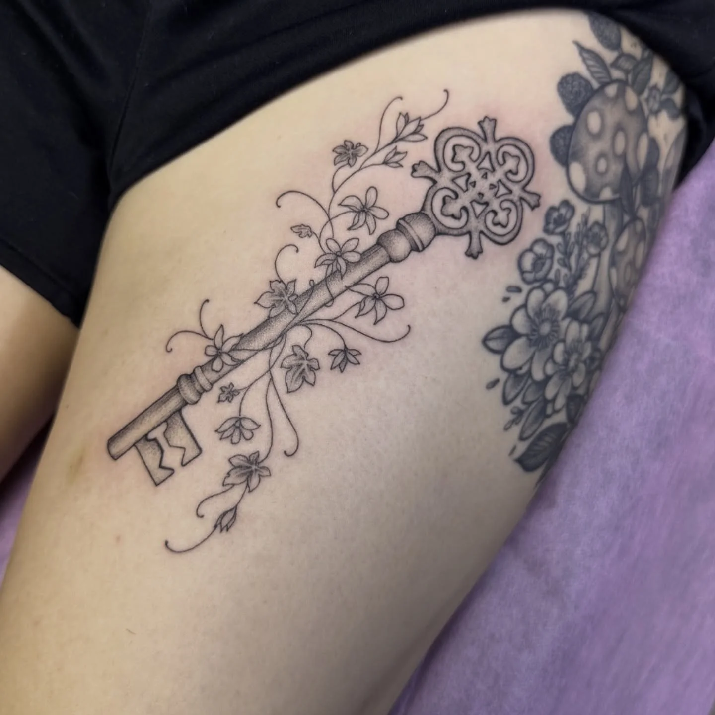 The Secret Garden (1993) key for some millennial nostalgia. #secretgarden #keytattoo #finelinerart #vinetattoo #athensgatattoo #atltattoos #atltattooartist #ladytattooartist #90skids