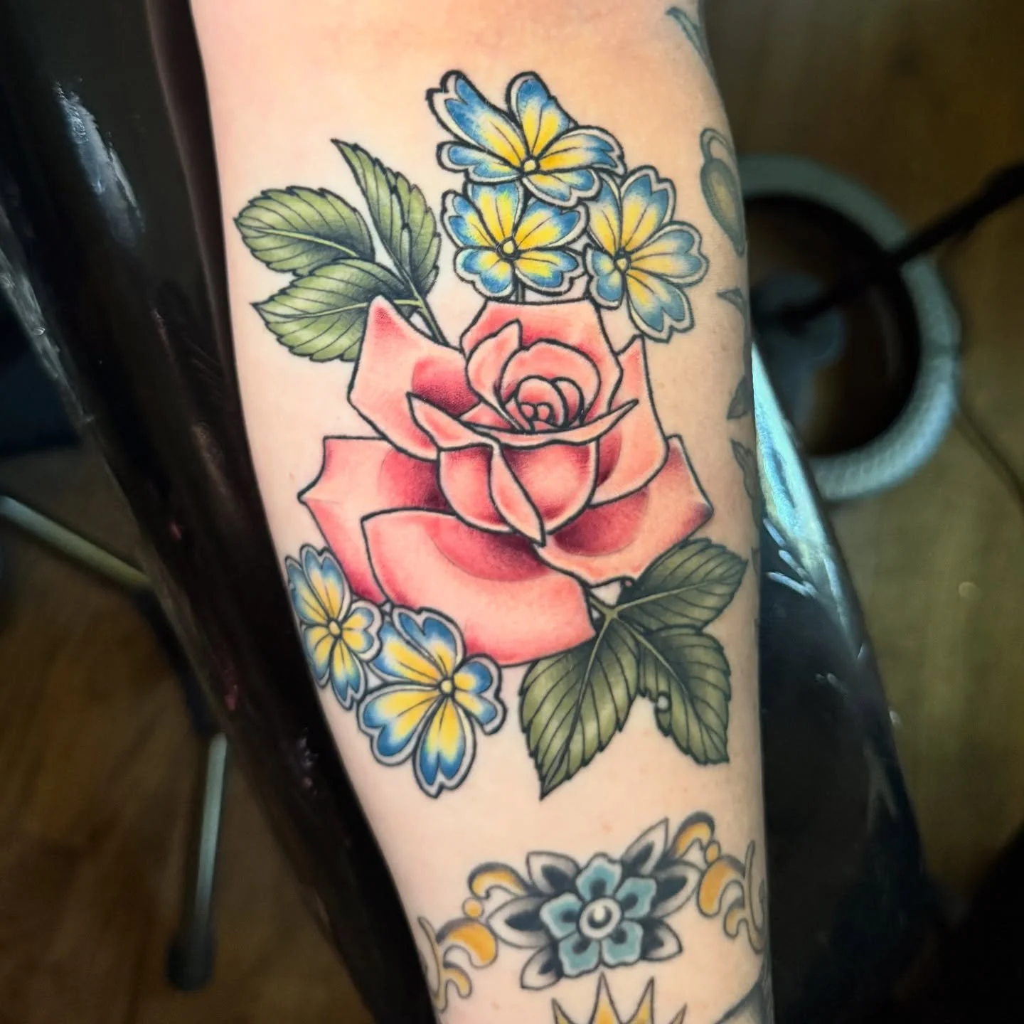Just some lil neotrad floral I did a while back. This was taken after the touch up. Hot take- I love it when y&rsquo;all at least come in to let me see your tattoos even if you think it&rsquo;s healed properly. Sometimes we don&rsquo;t need one, but 