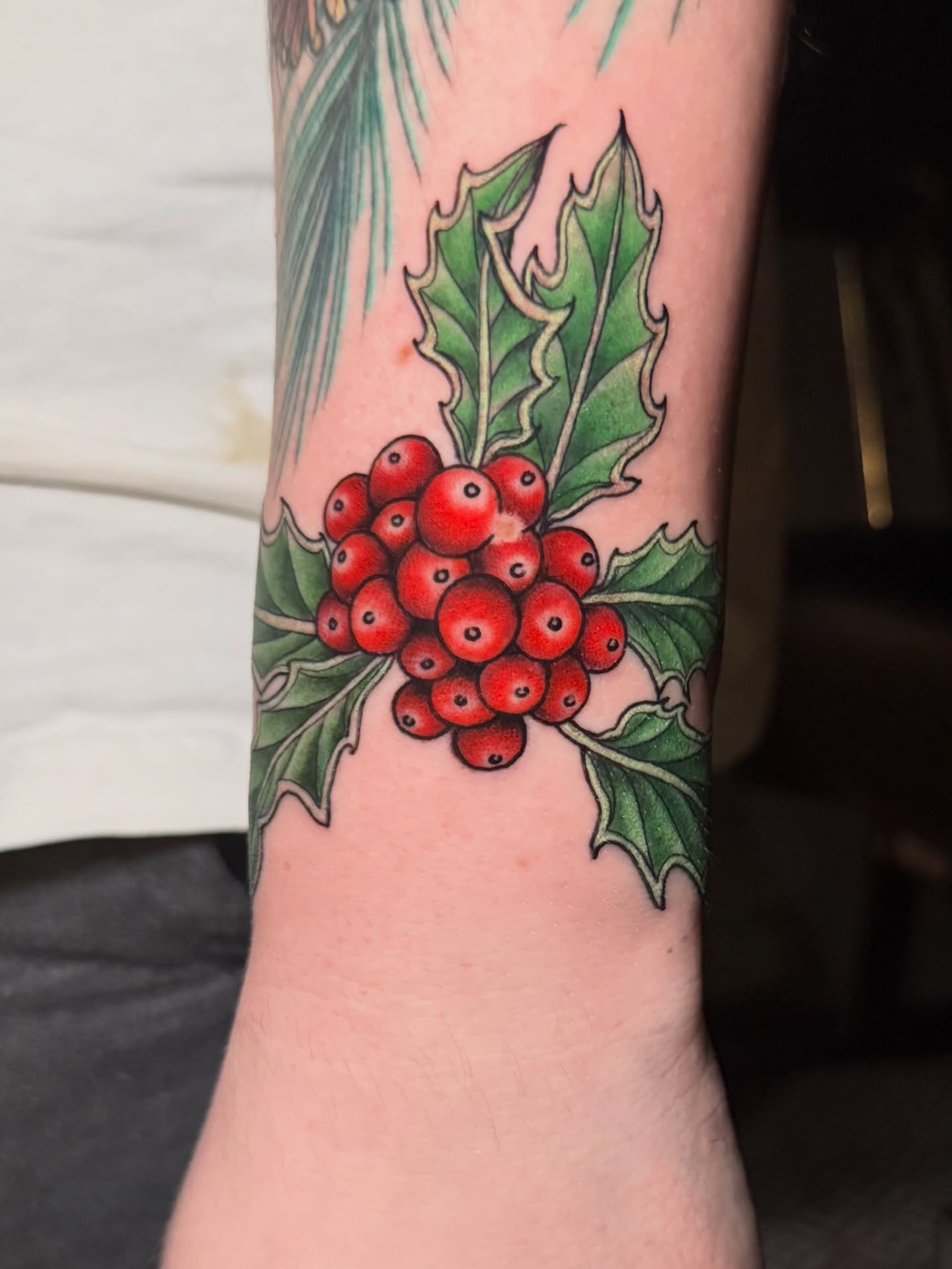 Lil holly sprig to memorialize this client&rsquo;s grandmother. Thanks! ❤️❤️❤️ #athensgaartists #athensgatattoo #atltattooartist #ladytattooer #neotradtattoo