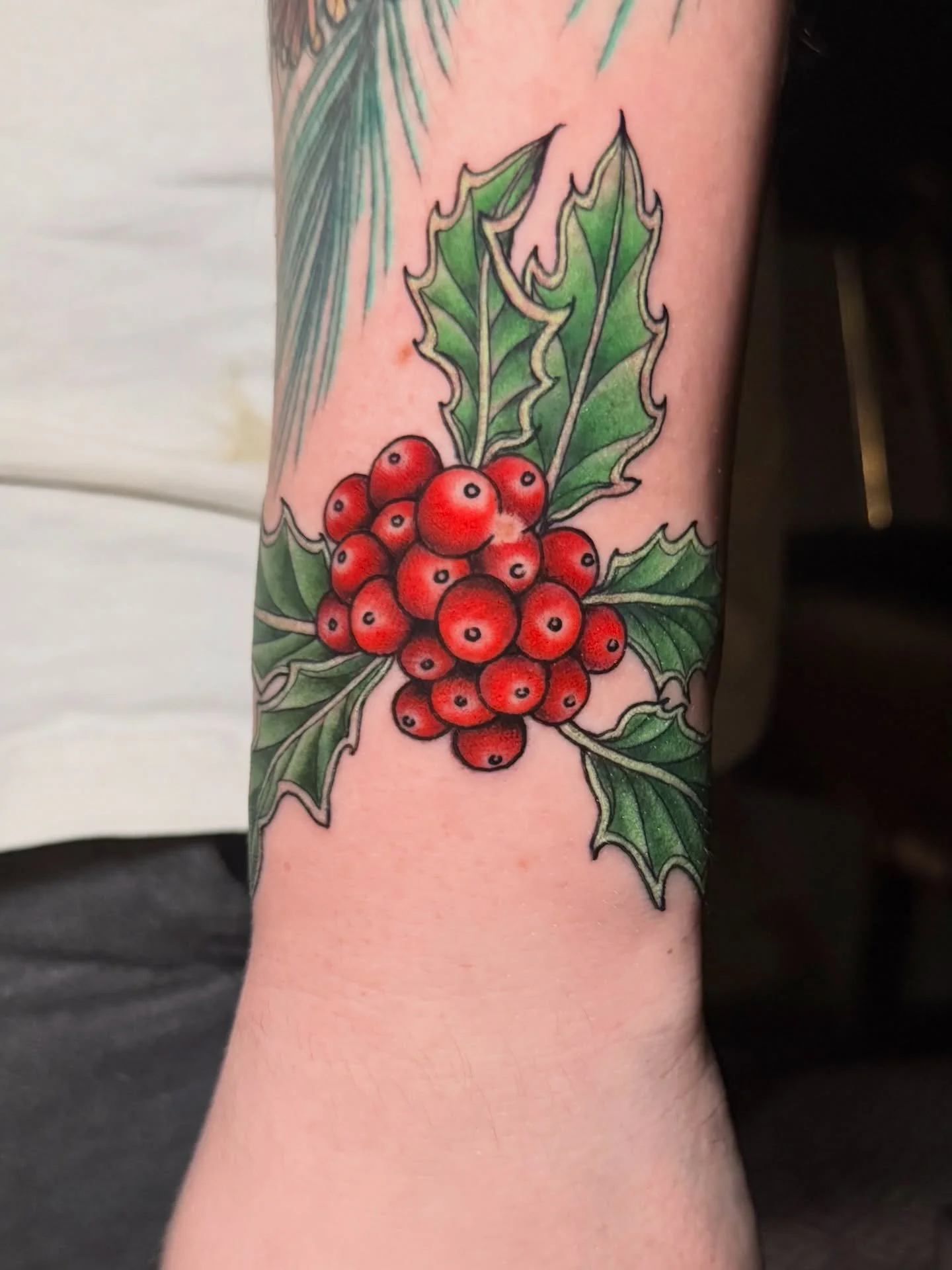 Lil holly sprig to memorialize this client&rsquo;s grandmother. Thanks! ❤️❤️❤️ #athensgaartists #athensgatattoo #atltattooartist #ladytattooer #neotradtattoo