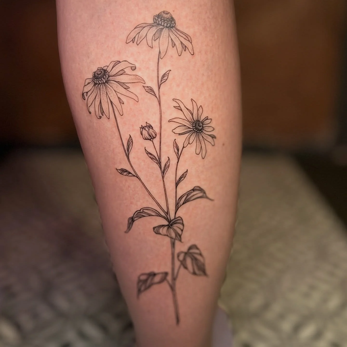 I&rsquo;m in love with this placement of these fine line one eyed susan flowers! The negative space is just as important as that which you fill. Thank you so much! I have a few spots left in May. Message me or fill out the request form in my bio. My 