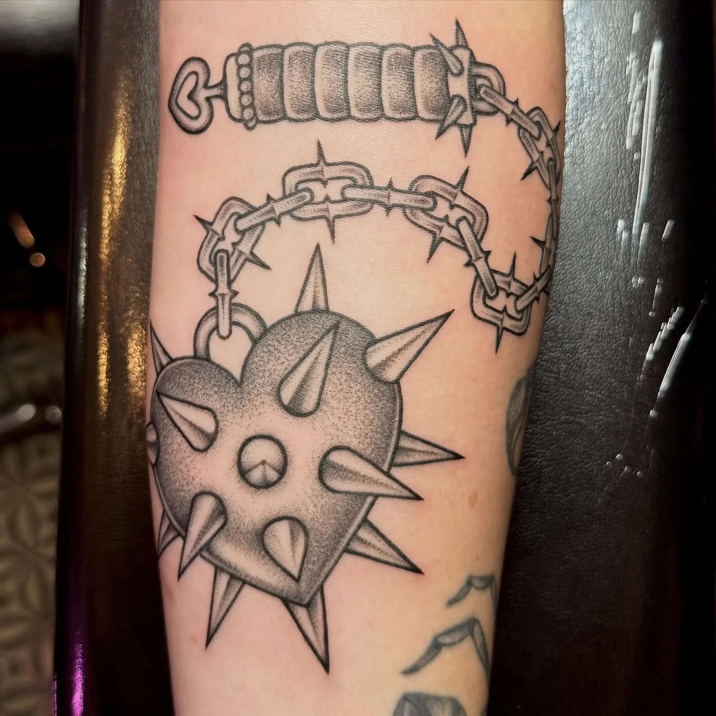 LOVED making this heart mace- Girly trad all day PLEASE! ❤️❤️❤️ BOOKS OPEN for June with a few weekdays left in May. Thank you so much for bringing me the cool fun project. As usual, it was always a pleasure hanging out with you! ✨❤️✨ #athensgatattoo