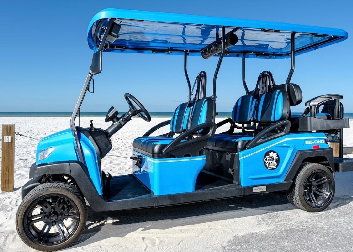 Babe was just dropped off by some very happy renters 💙 She is available to rent this weekend. DM us to book! 🛺 #siestakey #siestakeygolfcartrentals #siestakeybeach @siestajoekiss @kellyquake 📸: @bennyray