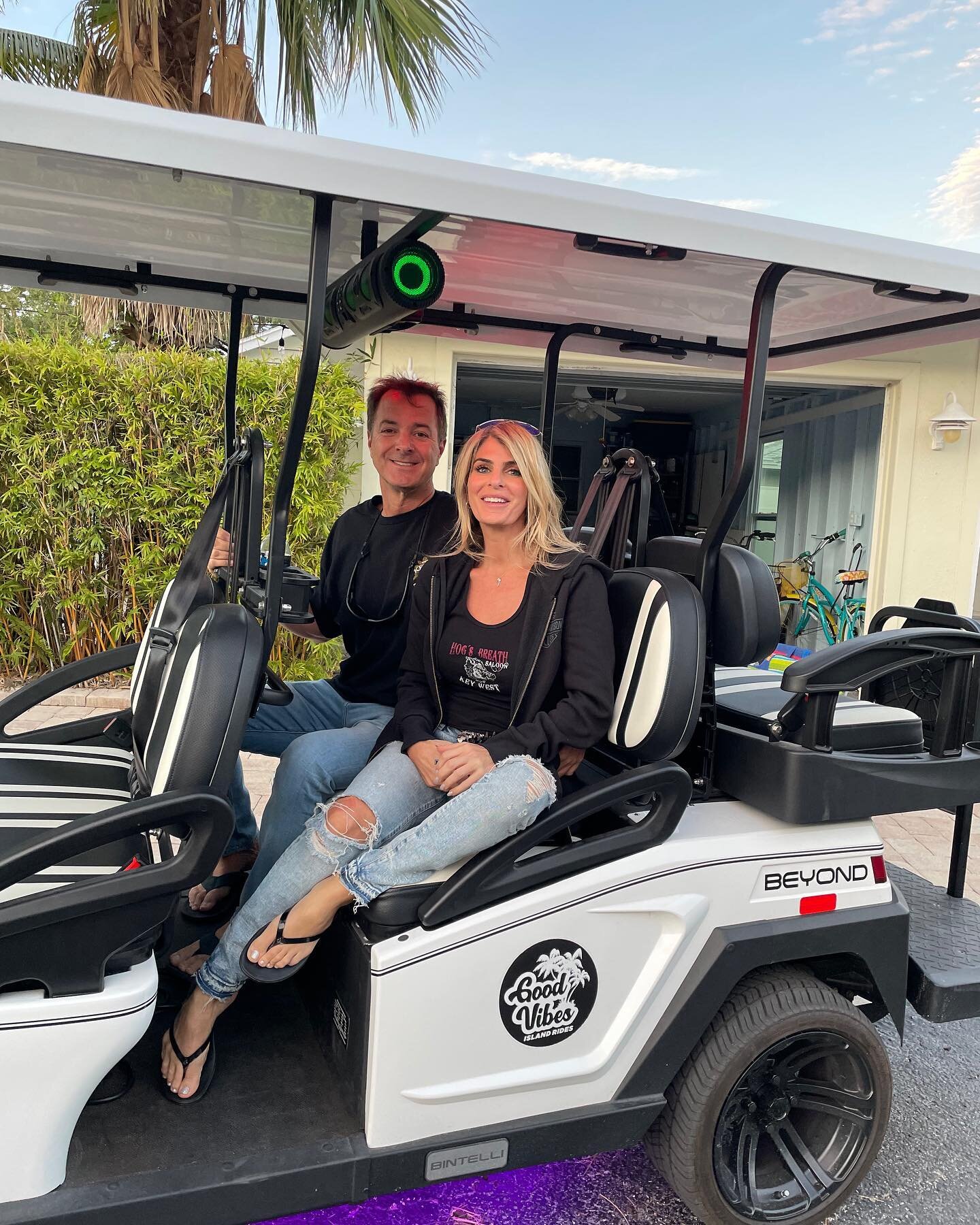 🦃 Thanksgiving Week is in Full Swing 🦃 Elevate your #siestakey experience by renting one of our all electric, fully loaded luxury golf carts 😎🛺🌴 DM us for our holiday weekly special ☀️ @goodvibesislandrides