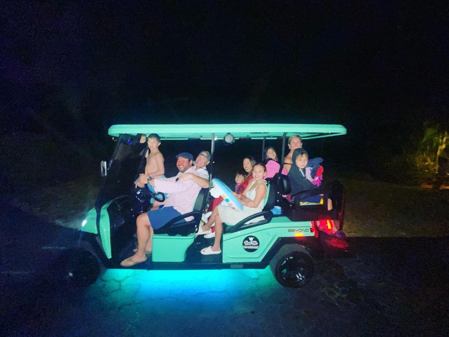 🎊🎉Happy New Year 🎊🎉 We just received our brand new Mint colored cart 💚 DM us to book today! We have a few 4 and 6 seat carts remaining for next week! #goodvibesislandrides #siestakey #siestakeybeach #golfcartrentals