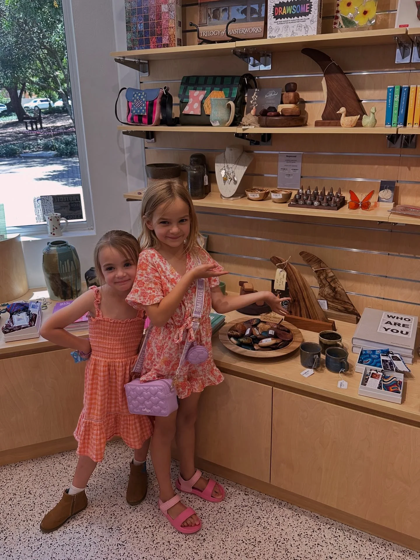 Here&rsquo;s some beautiful things I&rsquo;ve made, from left to right, Millie, Alaia, Worry Rocks, Bowls, Surf Fins &amp; Stacking Stones

All seen today @gosfordgallery what a good day to show my little family something amazing, from seeing these t