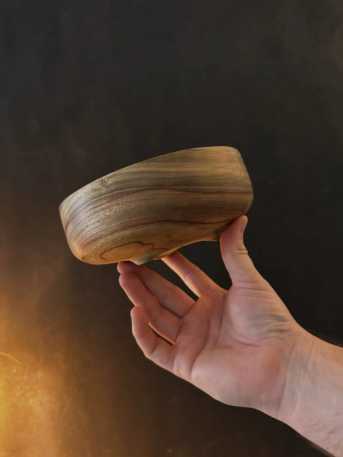 Another 3 footed snack bowl

Bowl blank courtesy of @popsshedshop and @orange_tung_company finish (available from ourlittleshed.com)

#woodenbowl #wood #wooden #woodbowl #woodturned #woodturning