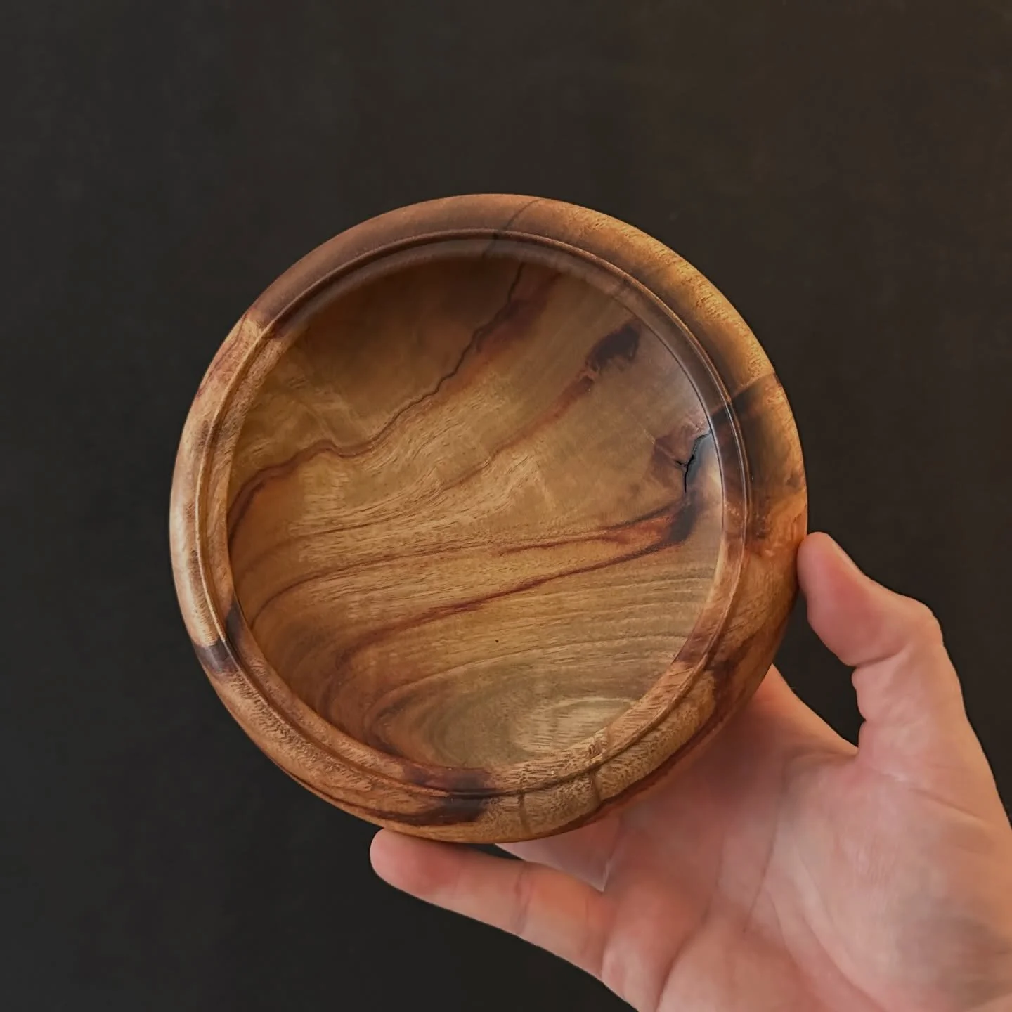 Whatever this lip and edge style is I&rsquo;m a massive fan of it! 

Undercut so the edge overhangs, with a very thin detail on top to break it up, I had to be very careful as to not lose it in the process!

And let&rsquo;s not forget the feet 👣 

@