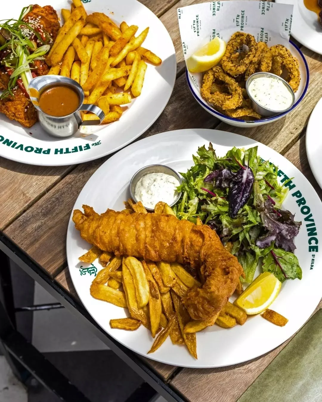 Crispy beer-battered rockling, hand cut chips &amp; tangy horseradish tartare 👌🏻
