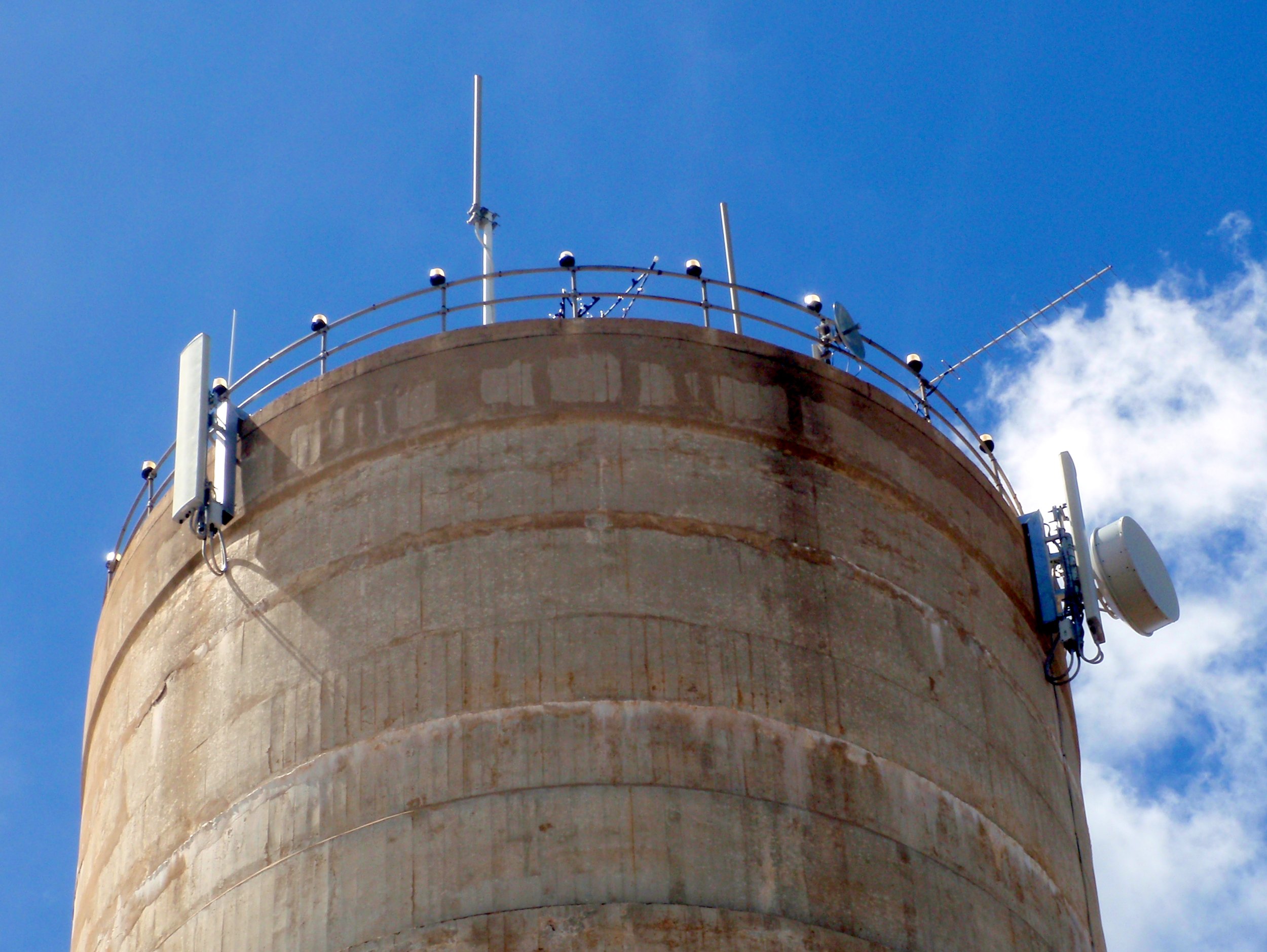 Tower - Antenna foreground 3.JPG