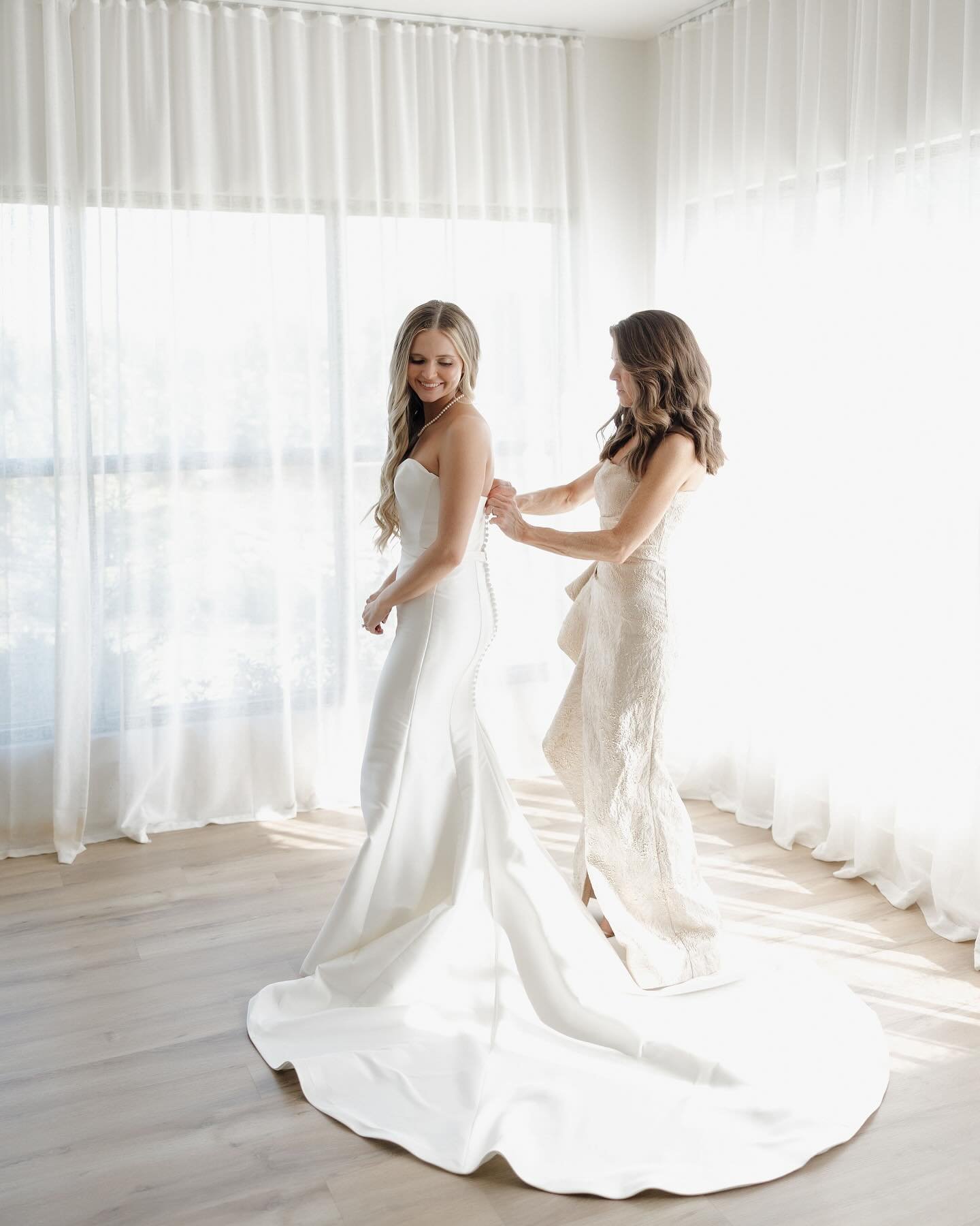 To all the Mommas out there - we love you!!! The support, time & love you pour into your children everyday is noticed & cherished. Happy Mother’s Day from our team to yours!ππ·
Venue: @vinterratulsa
Photographer: @kelseymariephotog