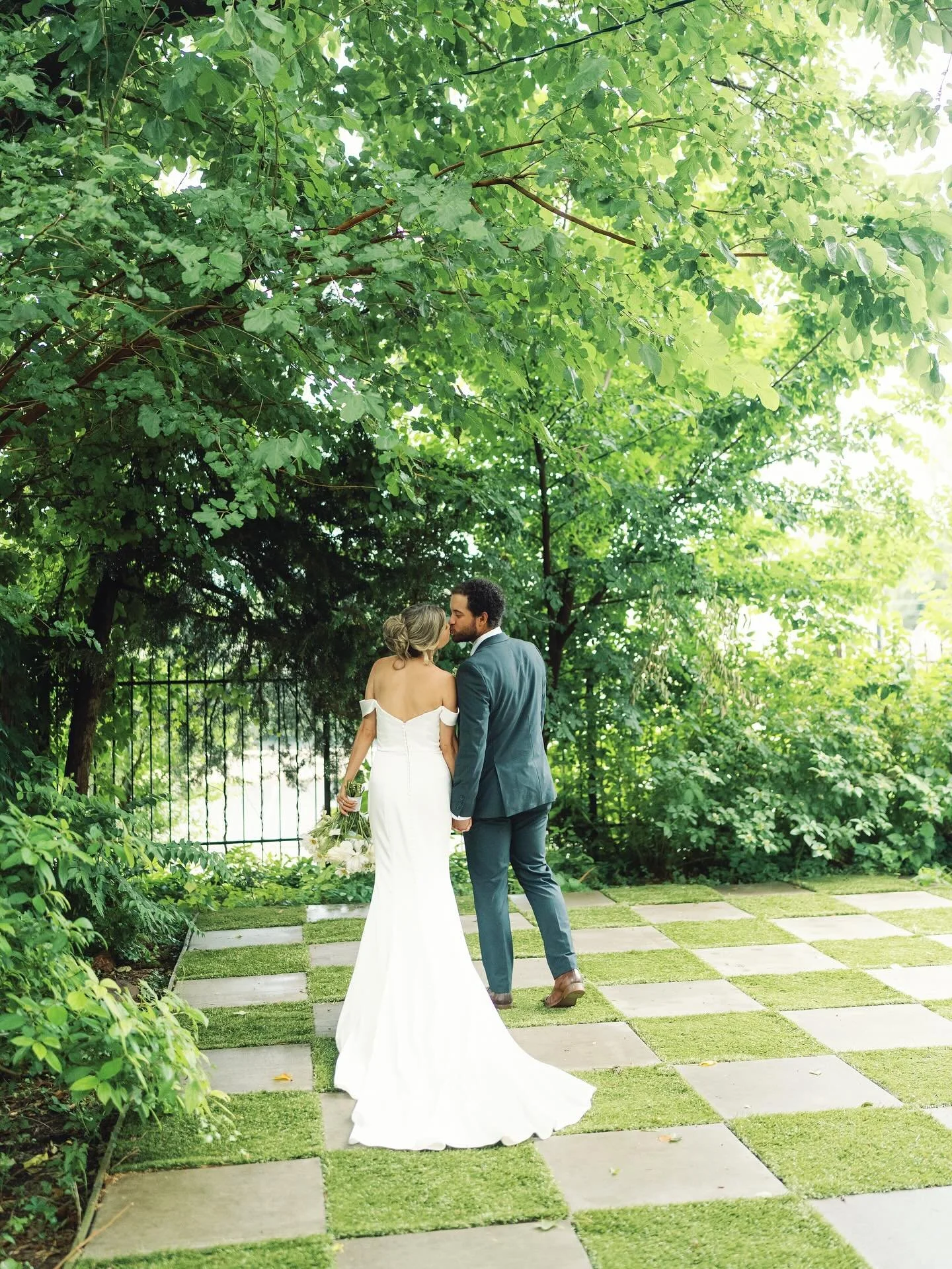 A love so powerful it never ends!!! π«Άπ½ππβΎοΈ
Venue: @daffodilhillokc
Planner: @infinityroseeventsco @k8lynn.rose
Florals: @emmalinerosefloral
Photography: @allycorley.co
Hair: @naturally.by.natalie
Makeup: @facesbylapearl
Nails: @nail.haven.