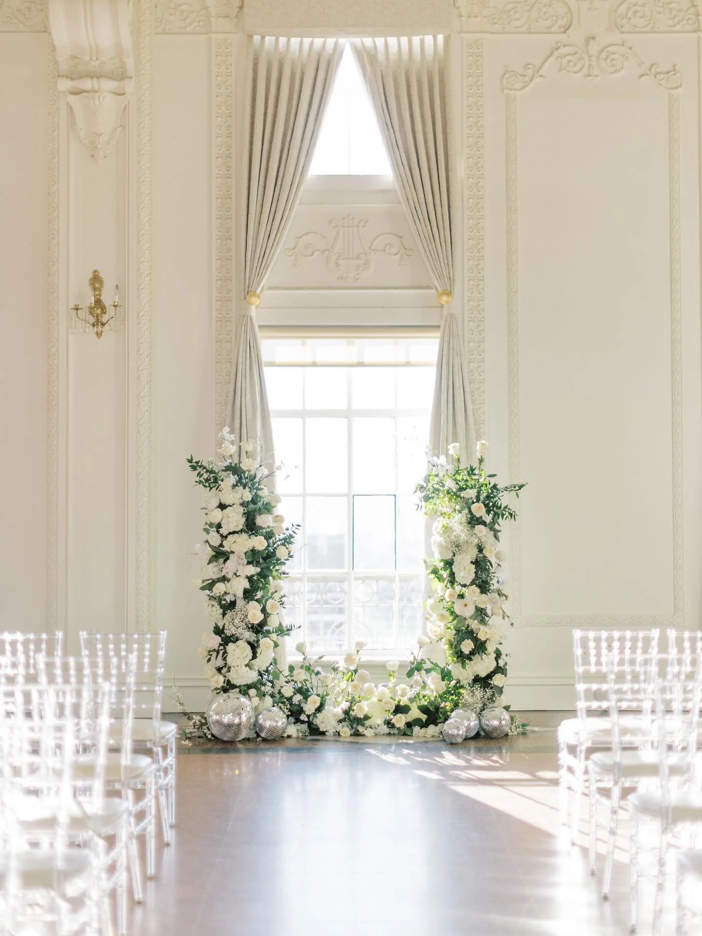 A love so powerful, captured through a lens, to cherish for years to come >> π
Venue: @themayohotel
Planner: @infinityroseeventsco @_audrey._.faith_
Photography: @maddireneephotography
Content Creator: @dayof.byjuls
Florals: @bridal_garde